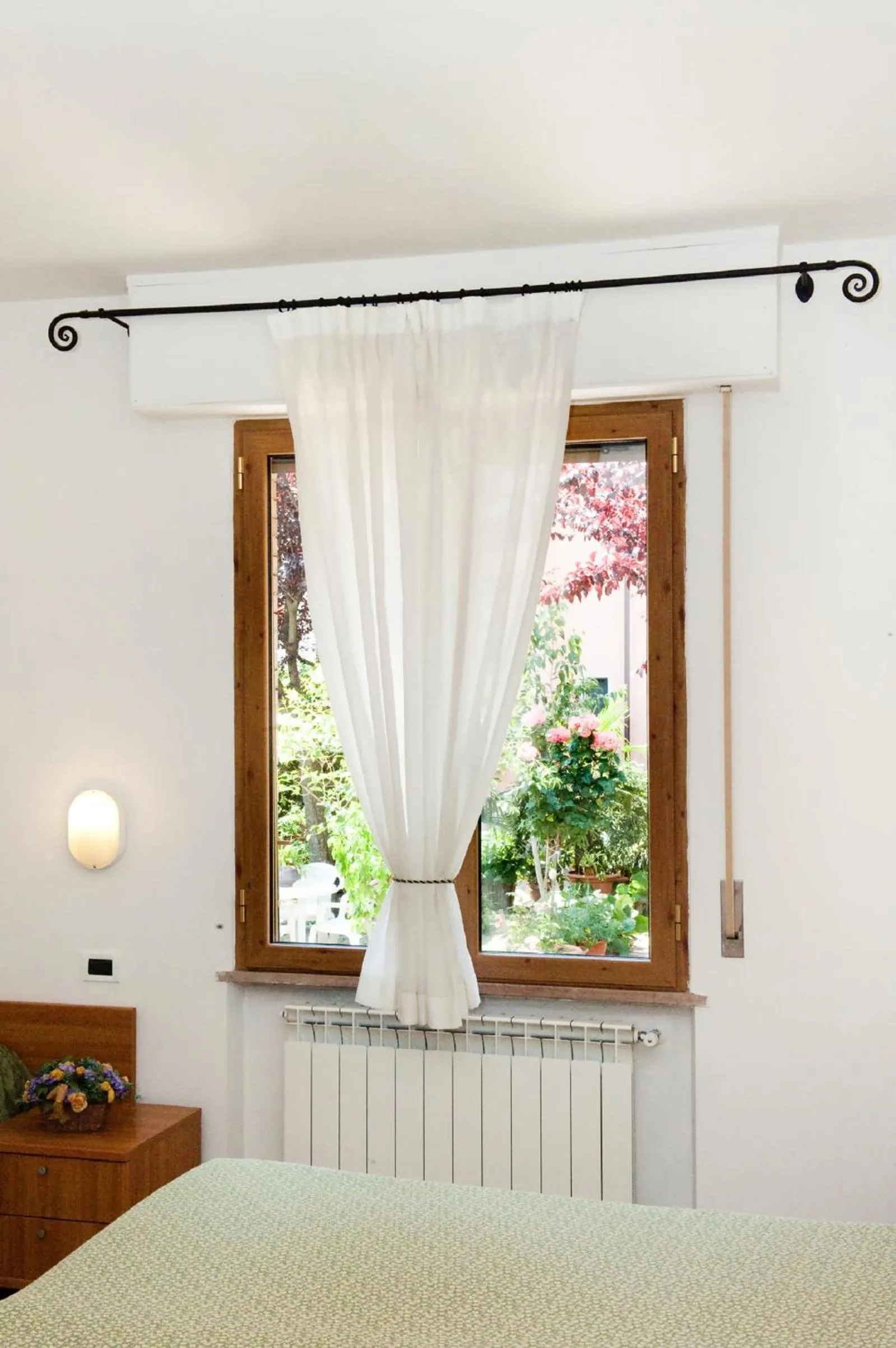 Garden view, Bed in Hotel La Toscana