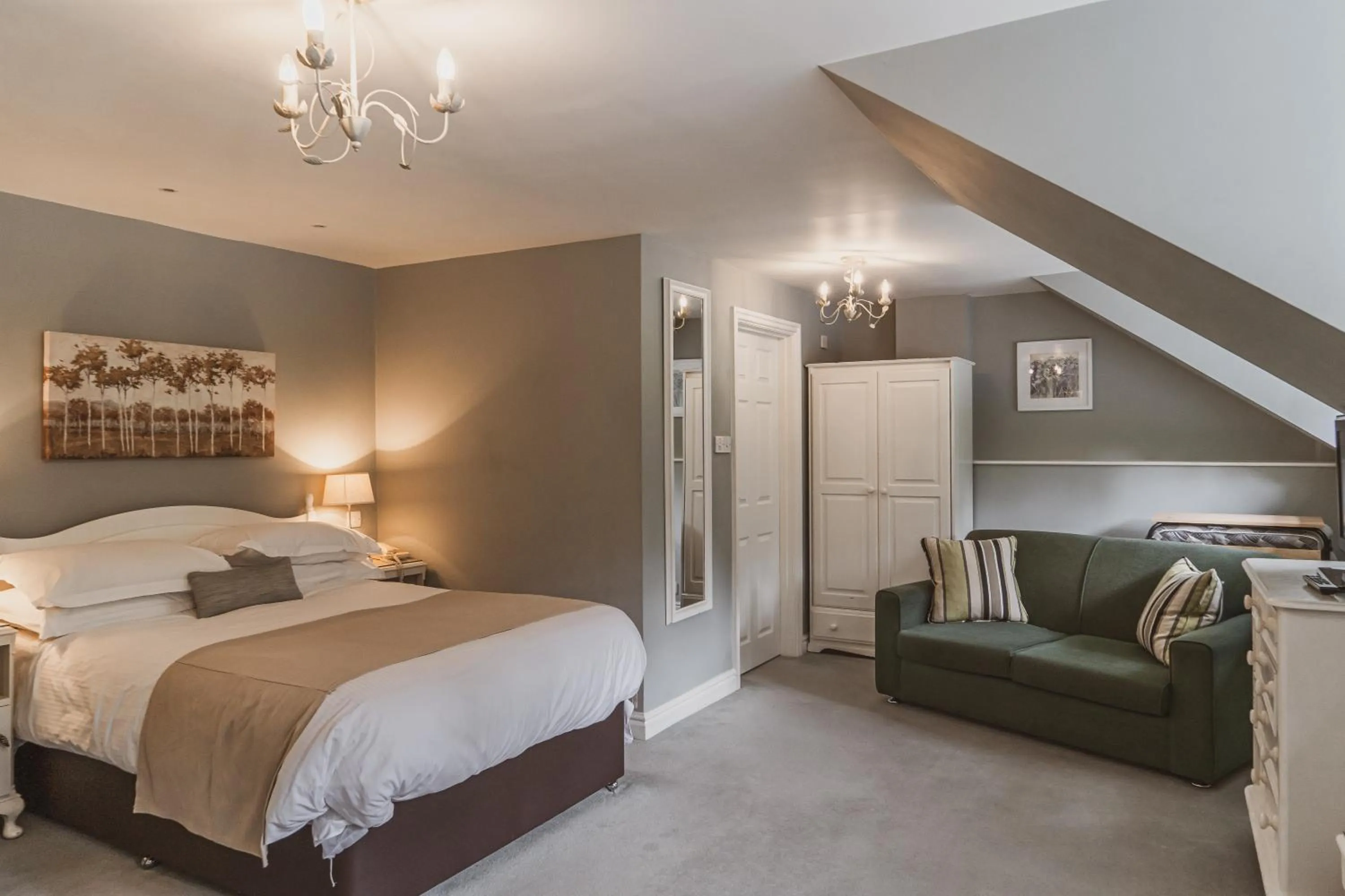 Bed in Briery Wood Hotel