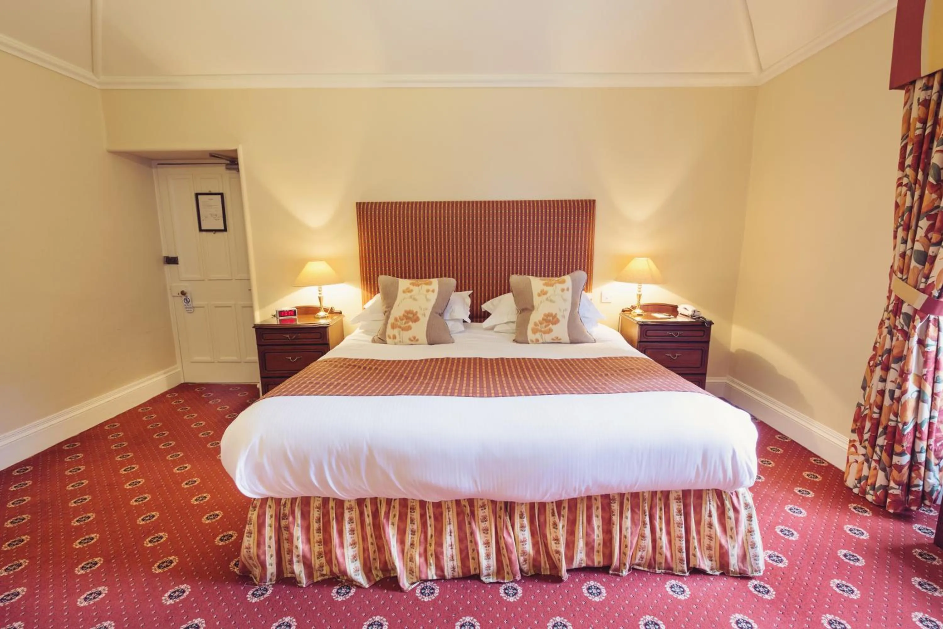 Bed in Briery Wood Hotel