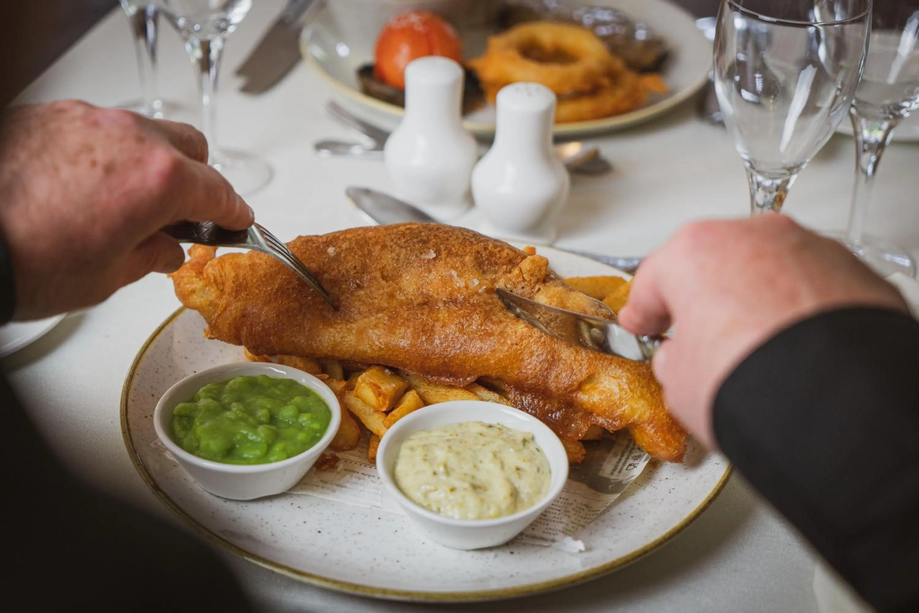 Restaurant/places to eat in Briery Wood Hotel