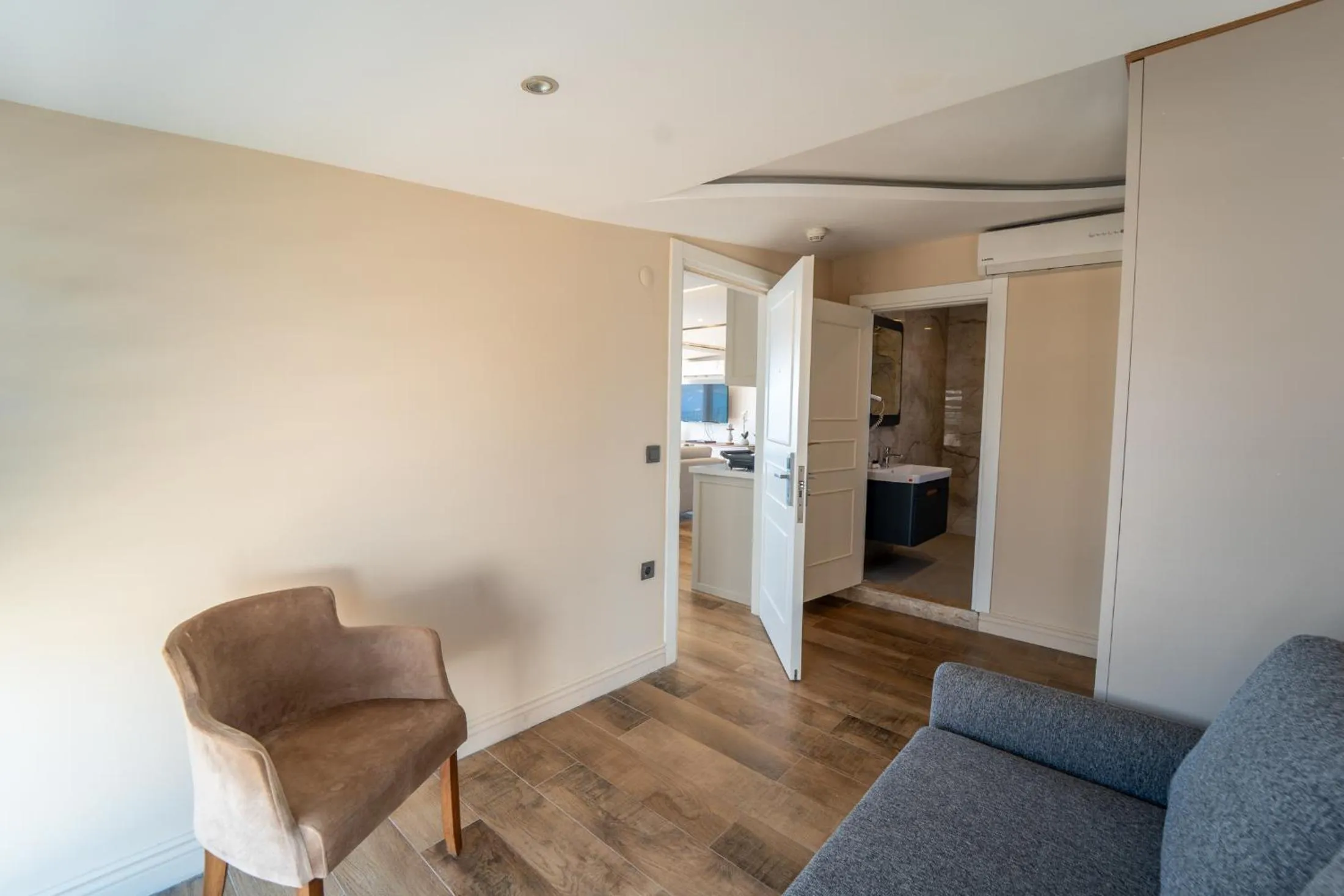 Aurasia Sea Side Hotel