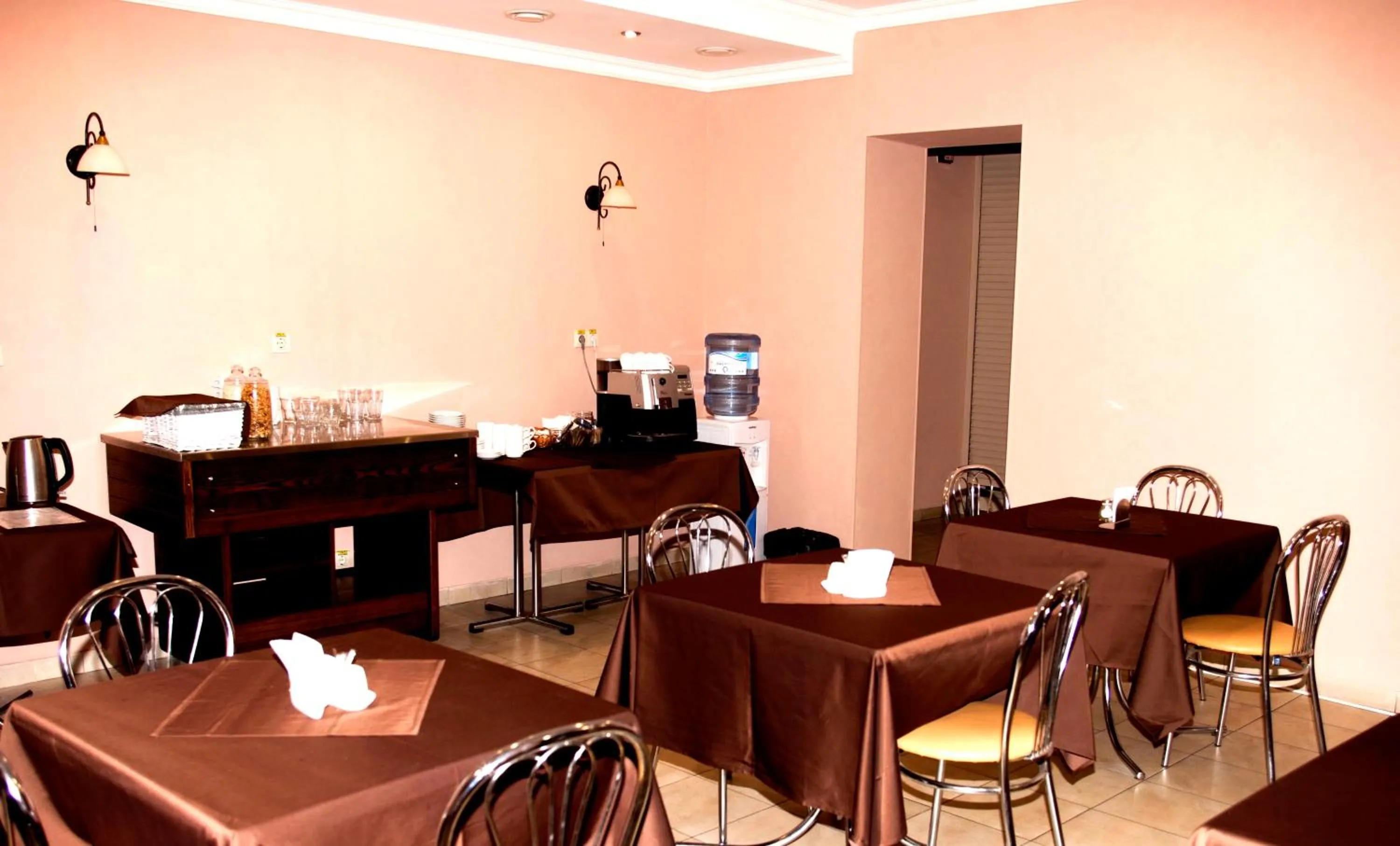 Restaurant/places to eat in Gonchar Hotel