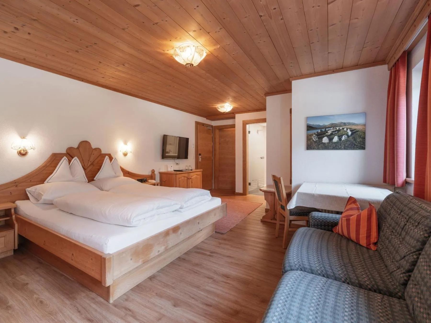 Photo of the whole room, Bed in Hotel Traube