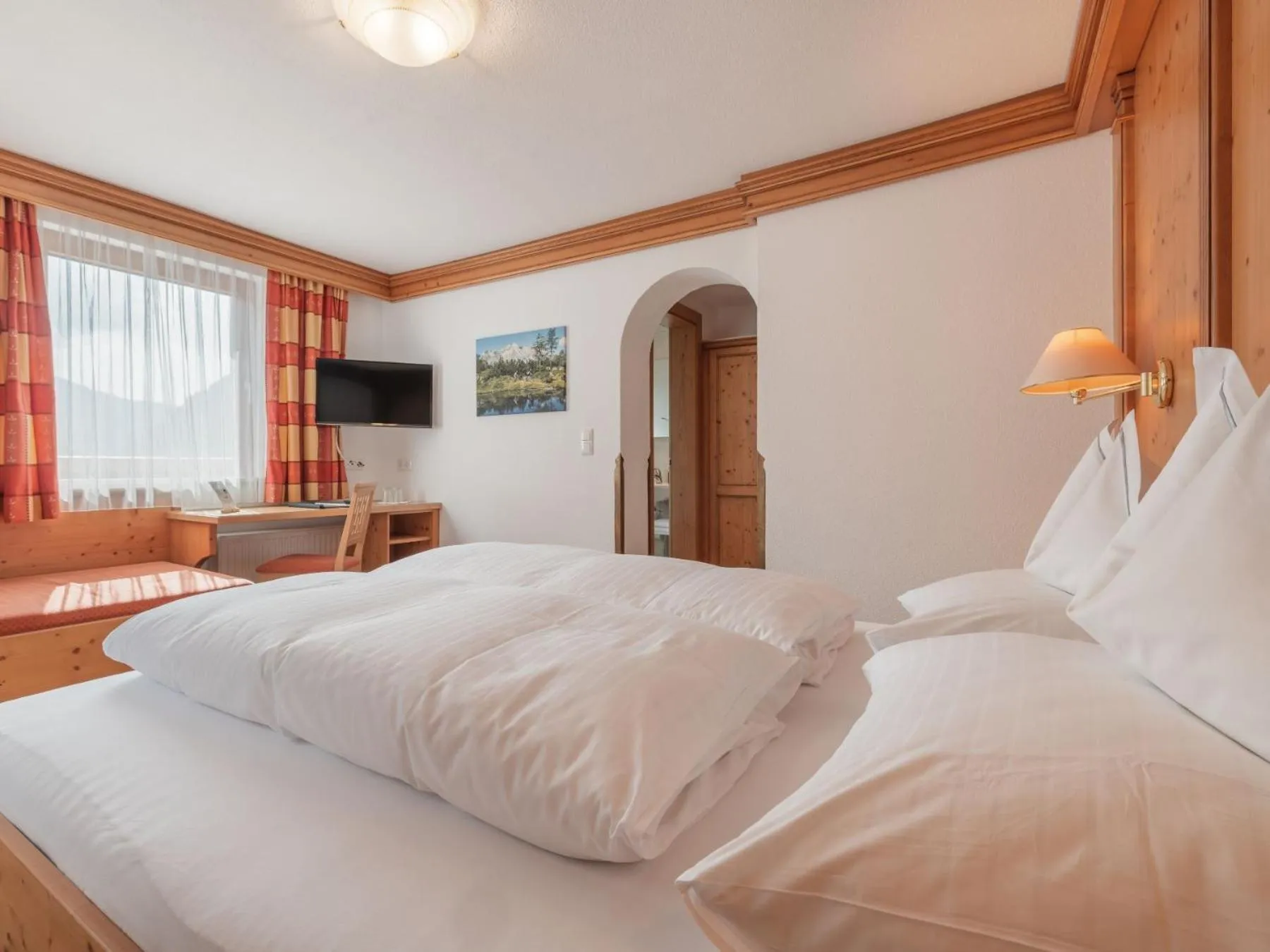 Photo of the whole room, Bed in Hotel Traube