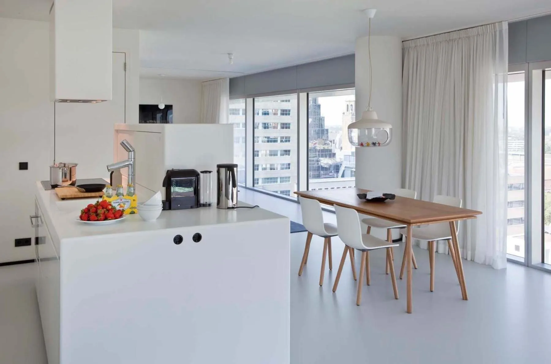 Dining area in Urban Residences Rotterdam