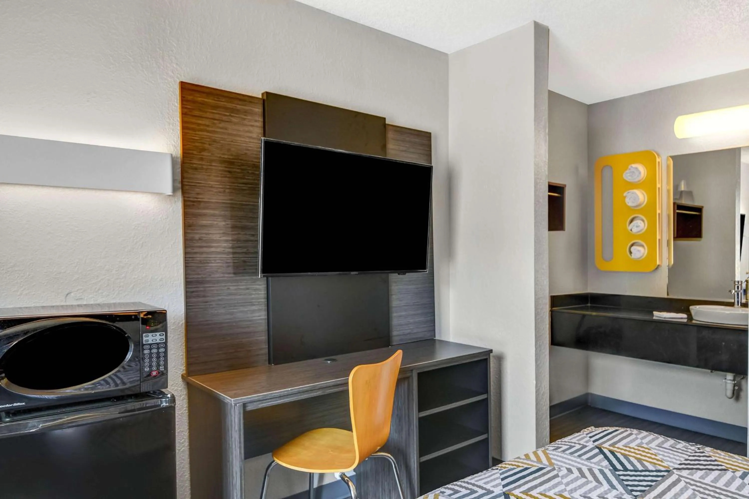 Photo of the whole room in Motel 6-Dalton, GA