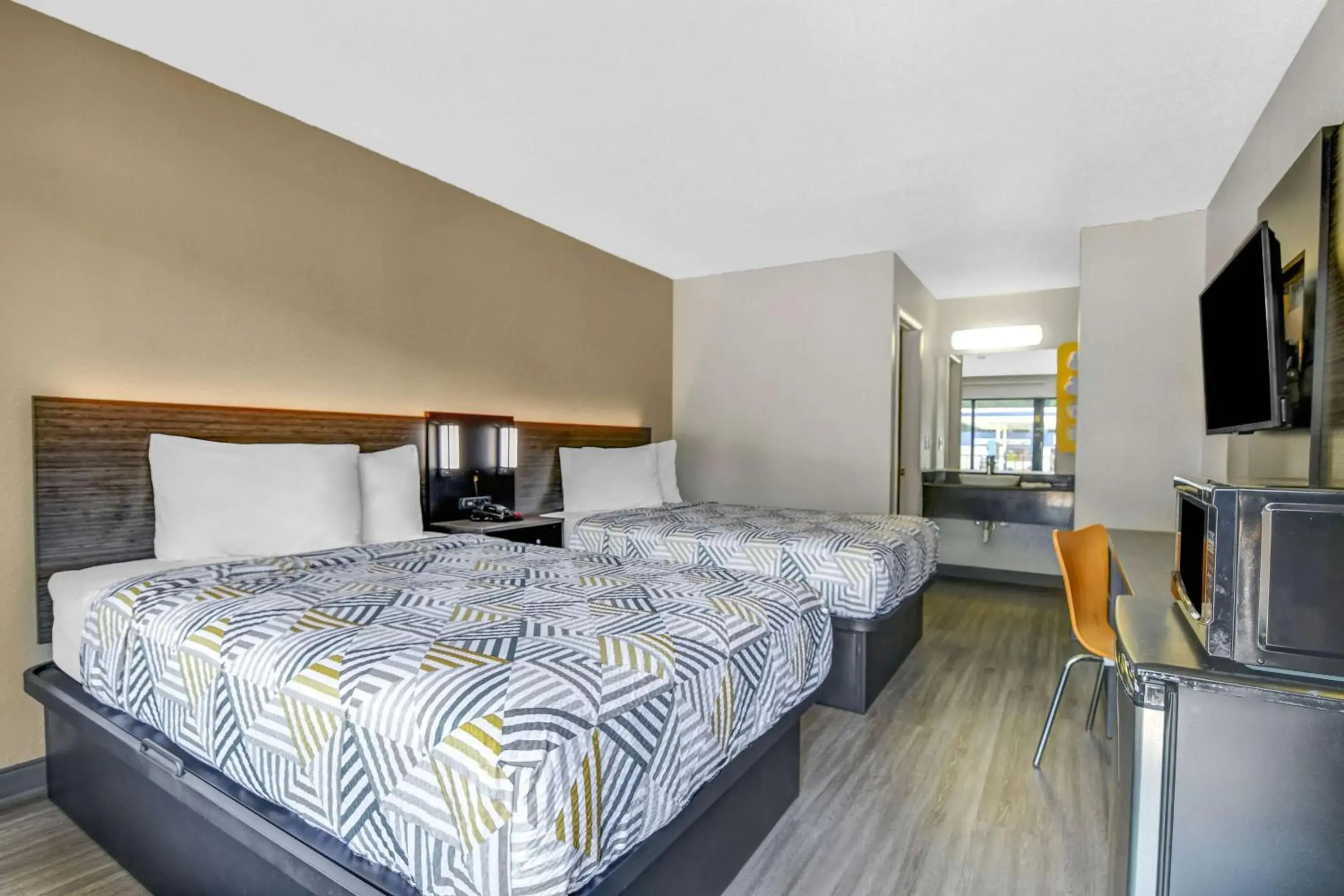 Quadruple Room - Smoking in Motel 6-Dalton, GA Quadruple Room - Smoking in Motel 6-Dalton, GA