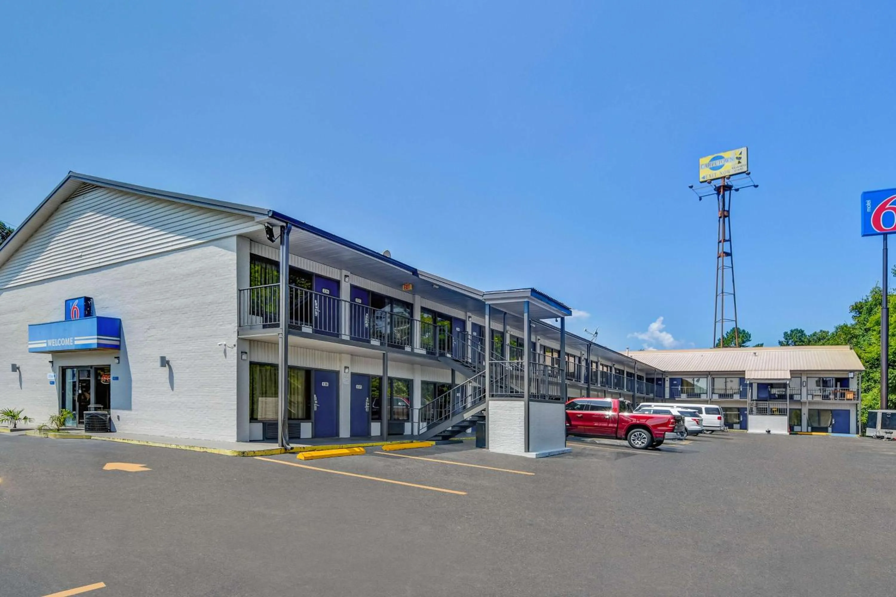 Property building in Motel 6-Dalton, GA