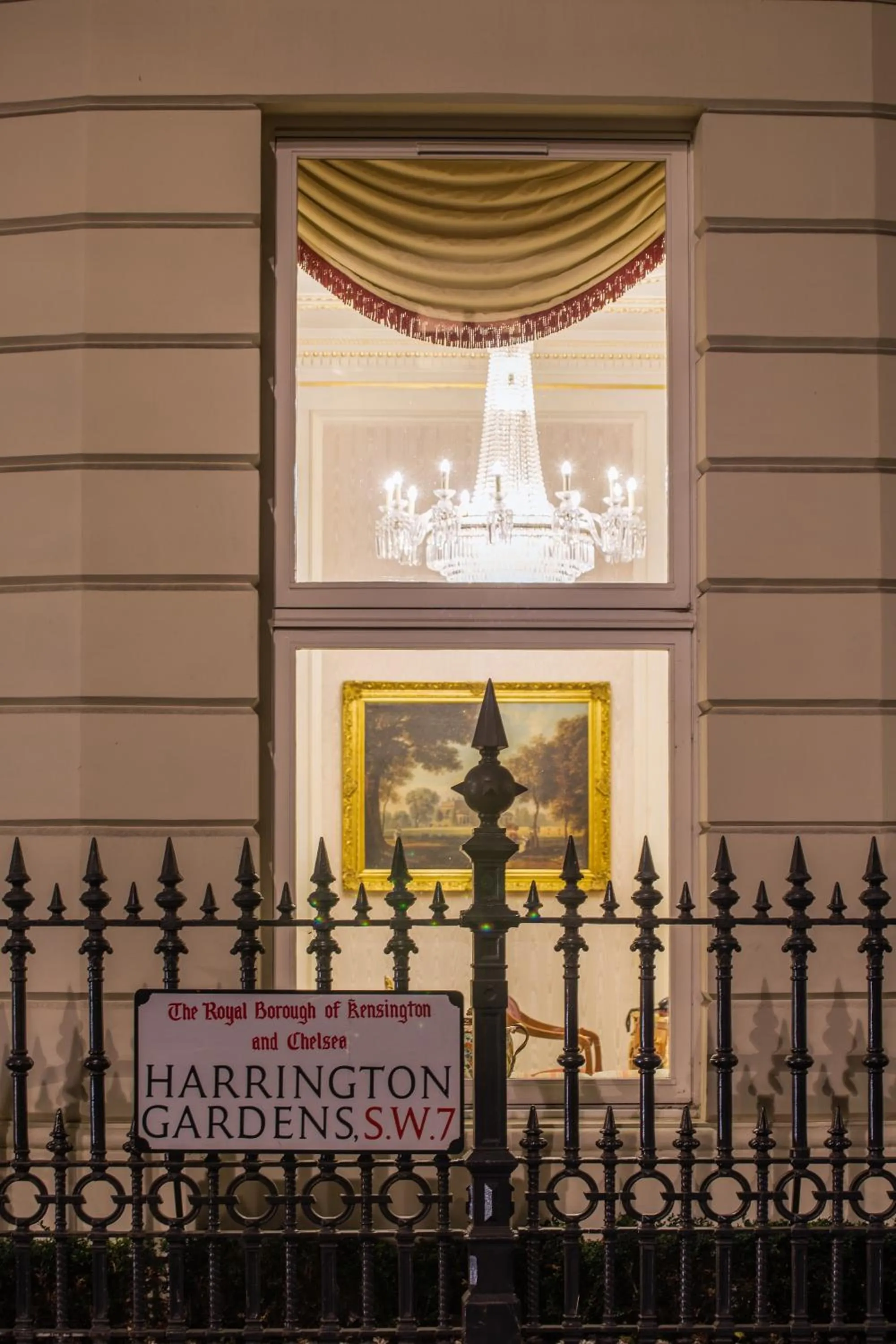 Facade/entrance in Bentley London
