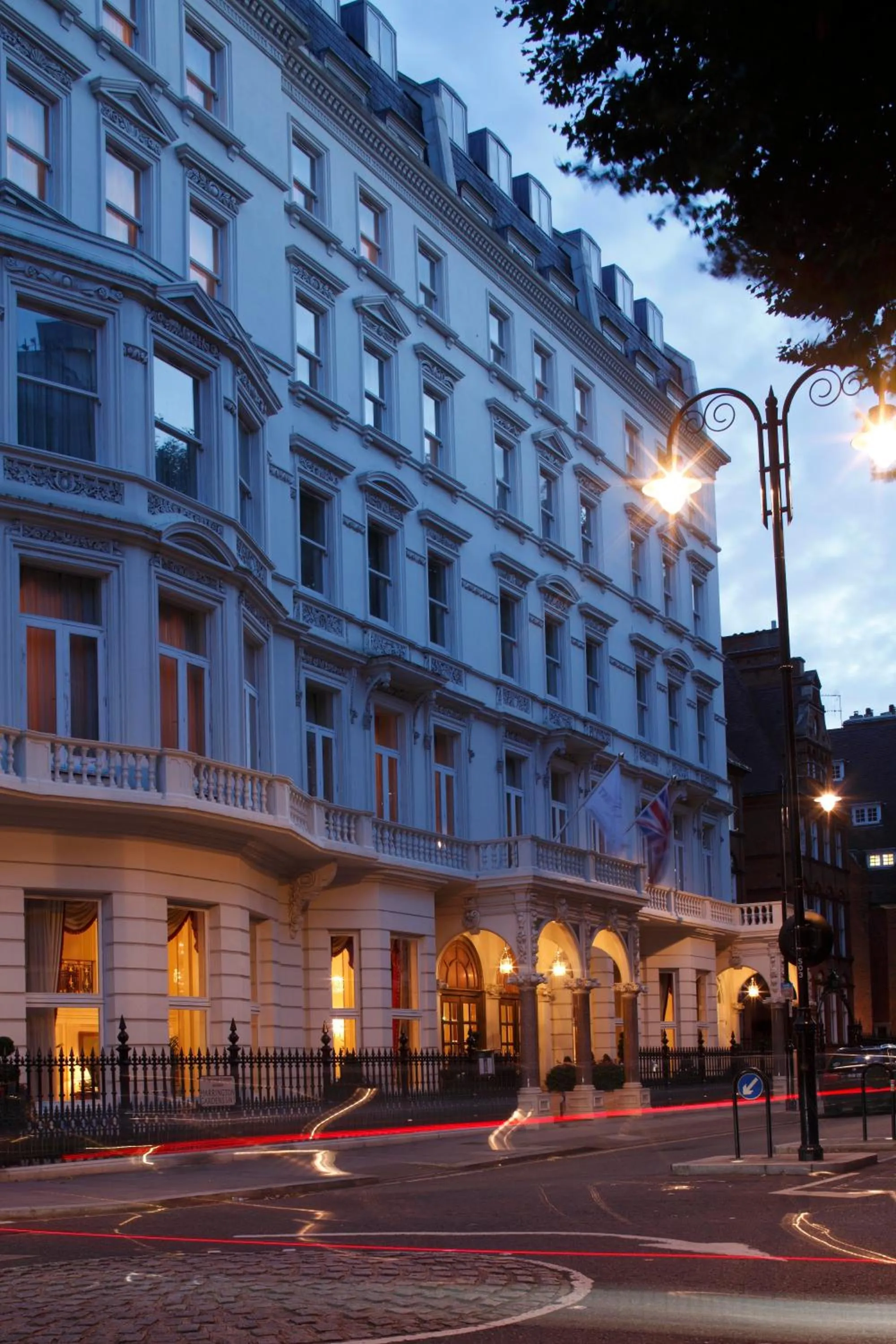 Facade/entrance in Bentley London