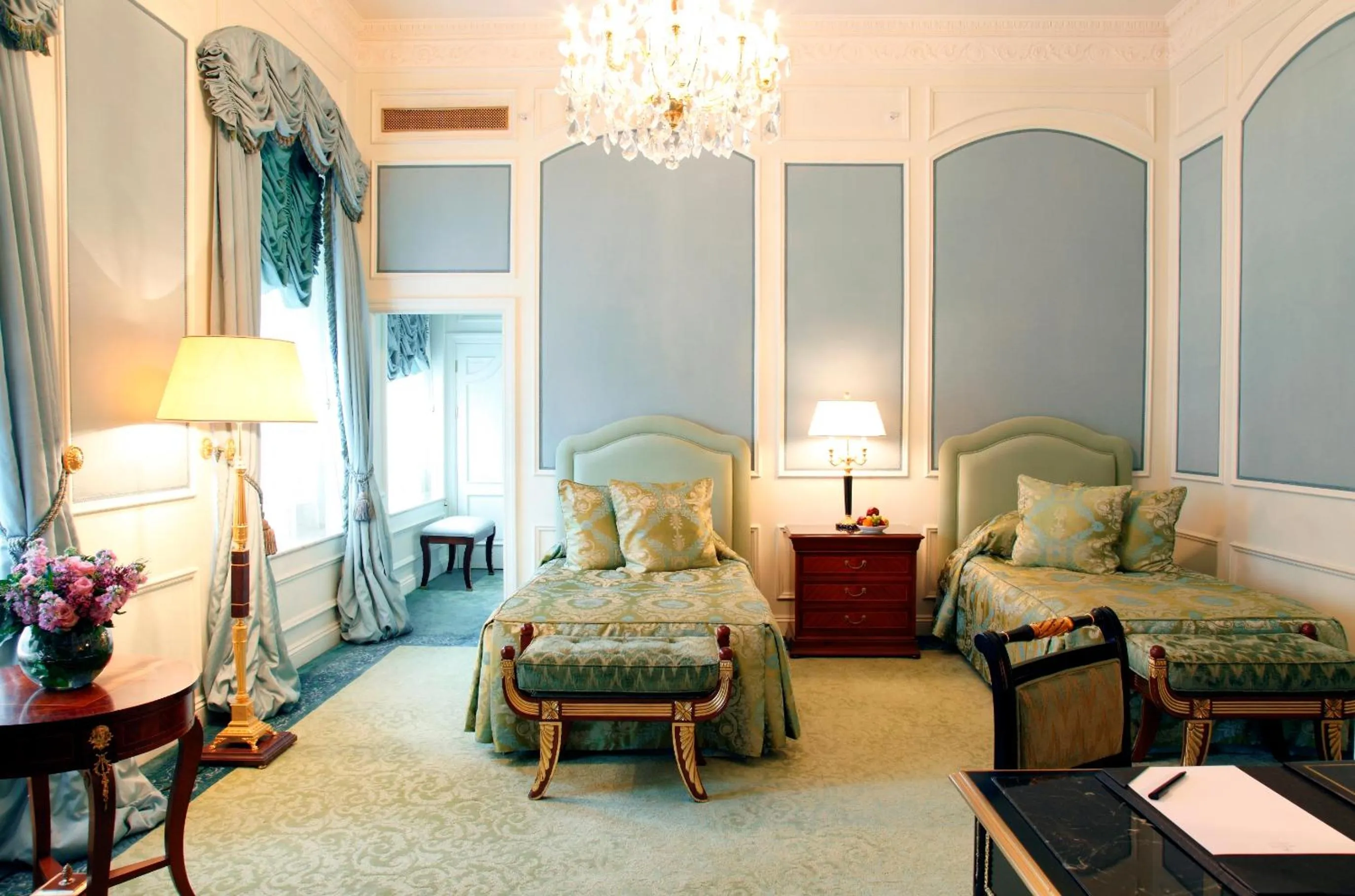 Photo of the whole room in Bentley London