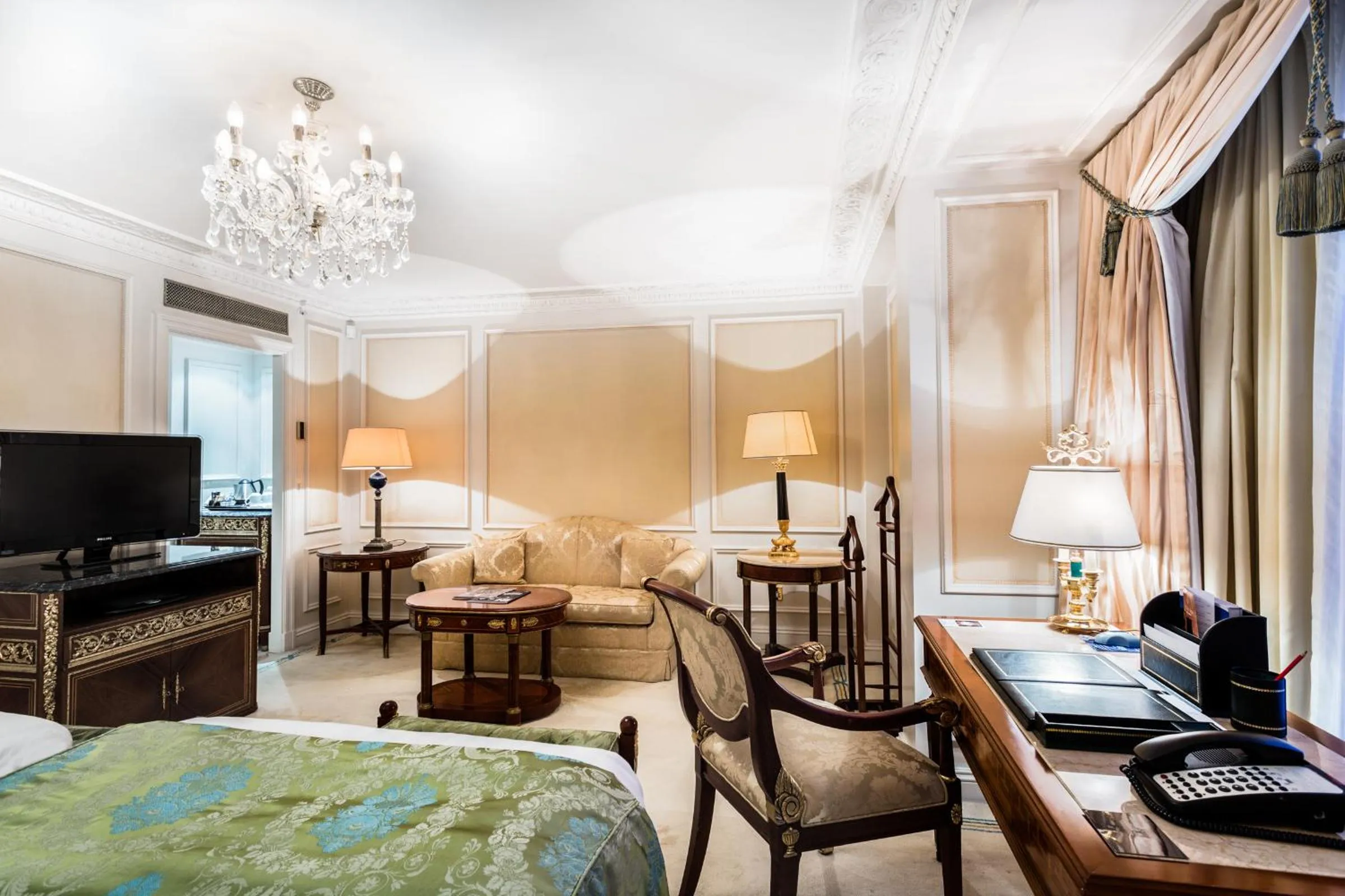 Bedroom, Bed in Bentley London