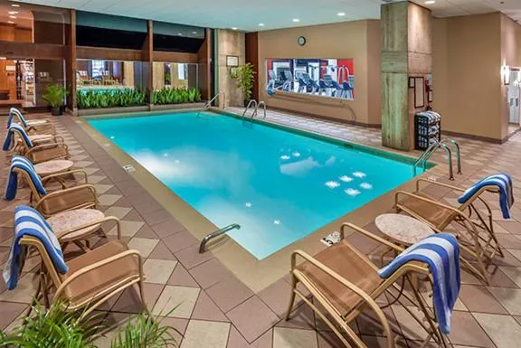 Swimming pool in DoubleTree by Hilton Philadelphia Airport