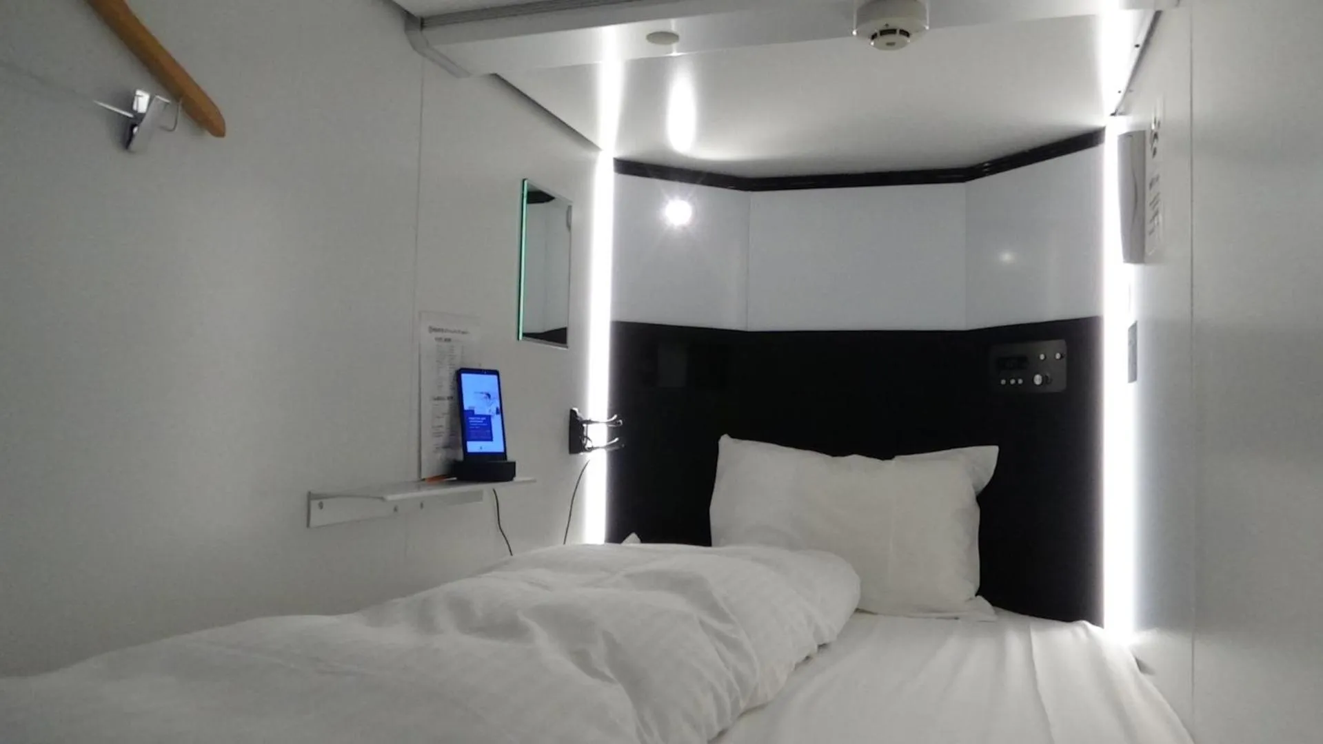 Bed in HEARTS Capsule Hotel & Spa HAKATA