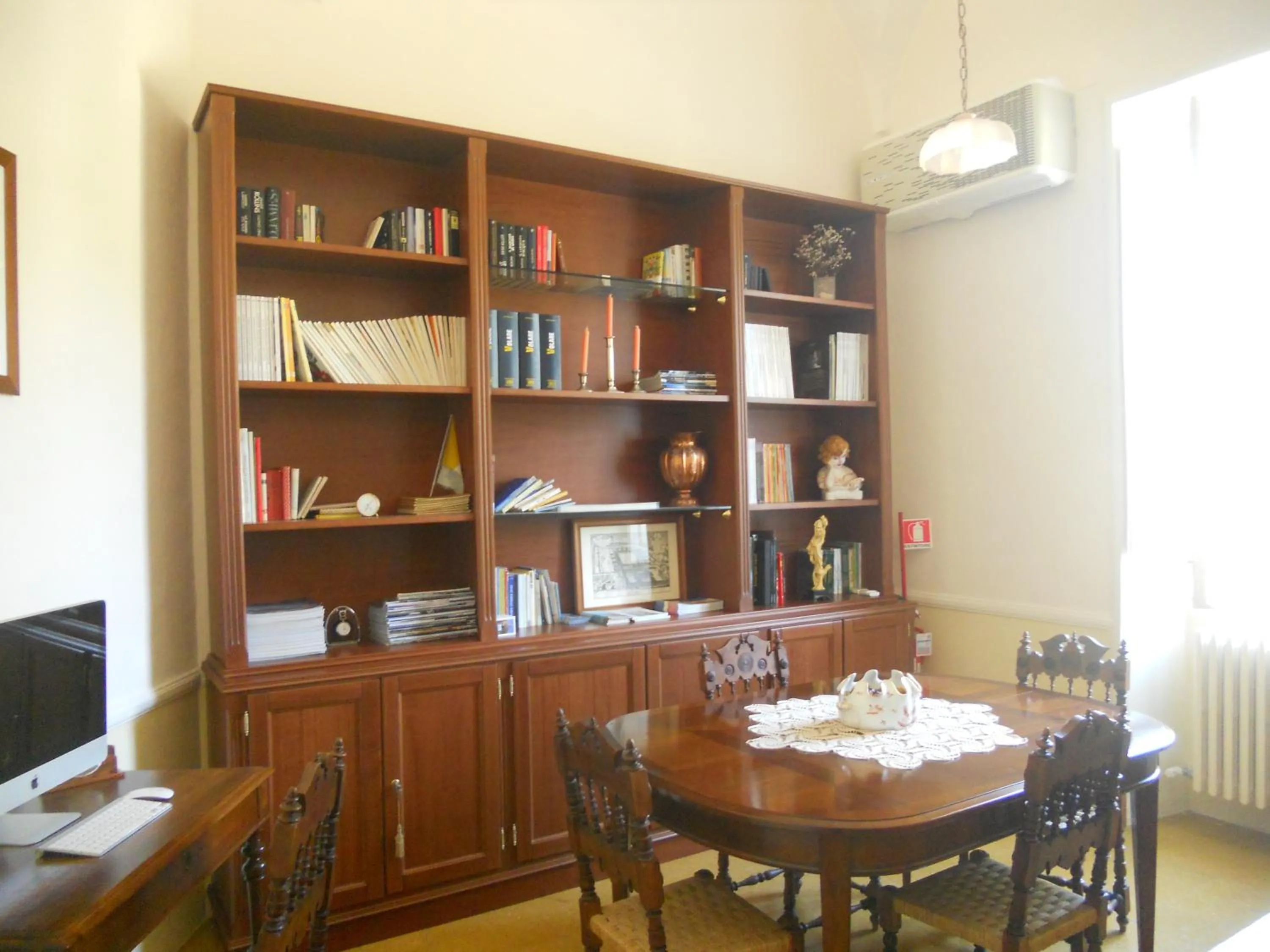 Communal lounge/ TV room in Villa La Meridiana - Caroli Hotels