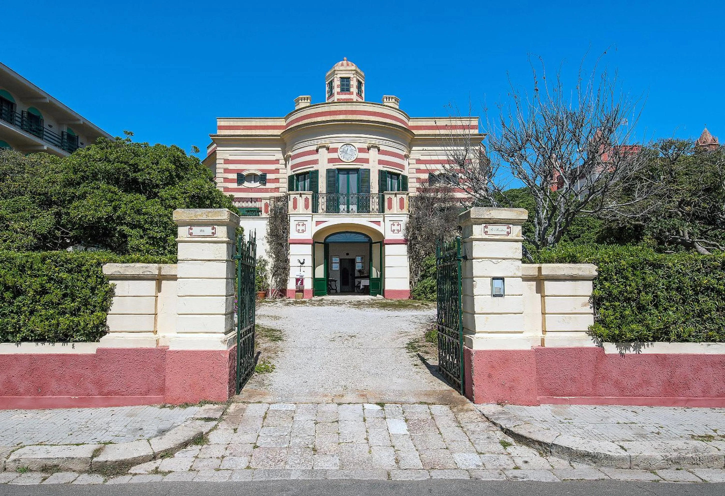 Facade/entrance in Villa La Meridiana - Caroli Hotels