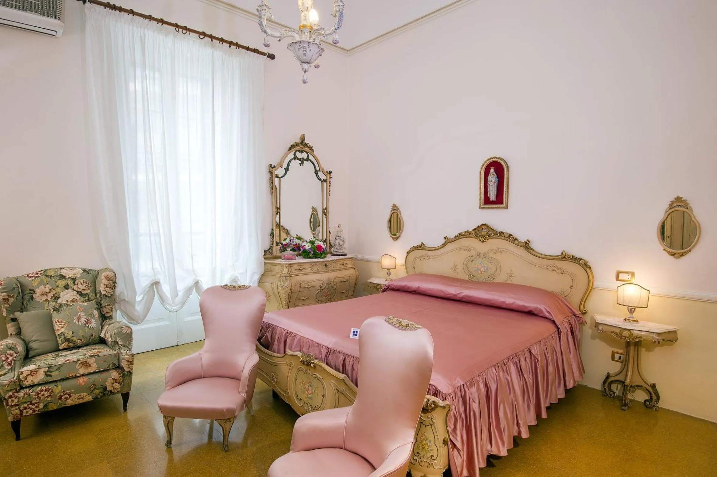 Bed in Villa La Meridiana - Caroli Hotels