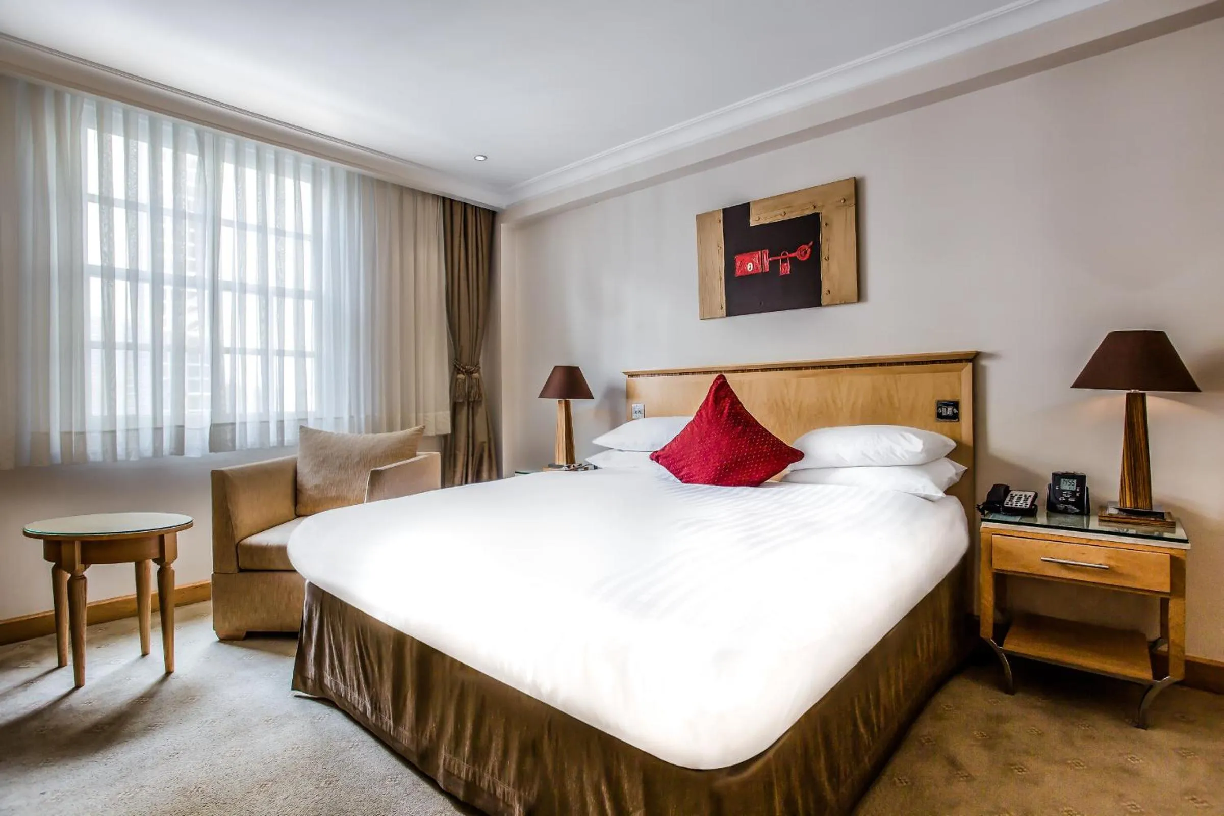 Bedroom, Bed in Courthouse Hotel London