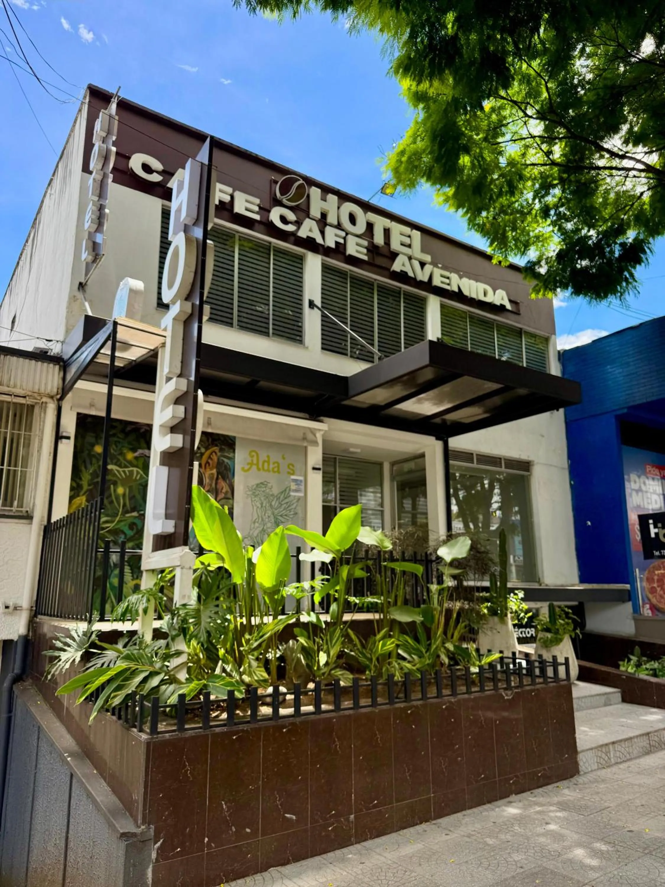 Property building in Hotel Cafe Cafe Avenida