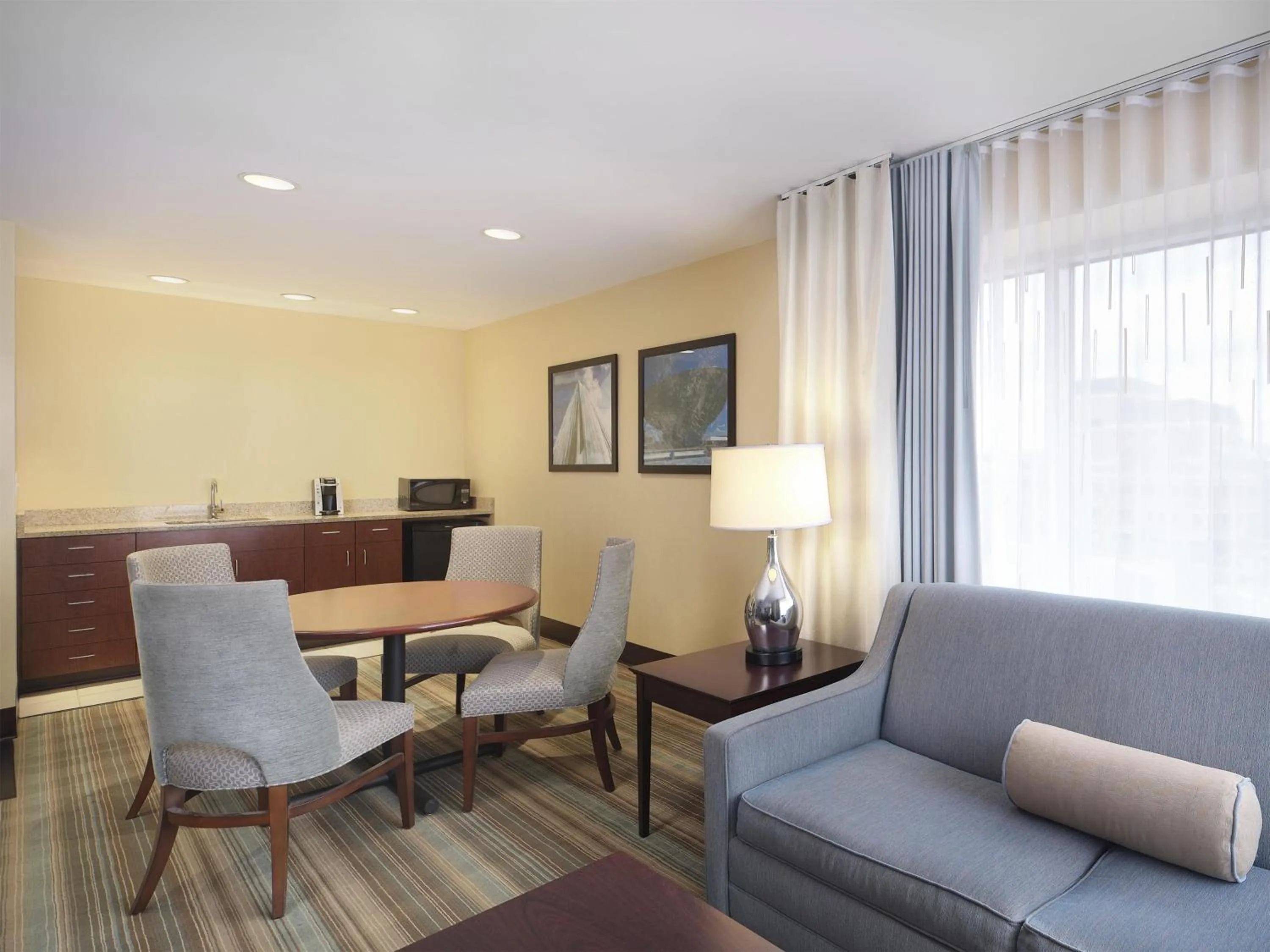 Living room in Hilton Garden Inn Albany Medical Center