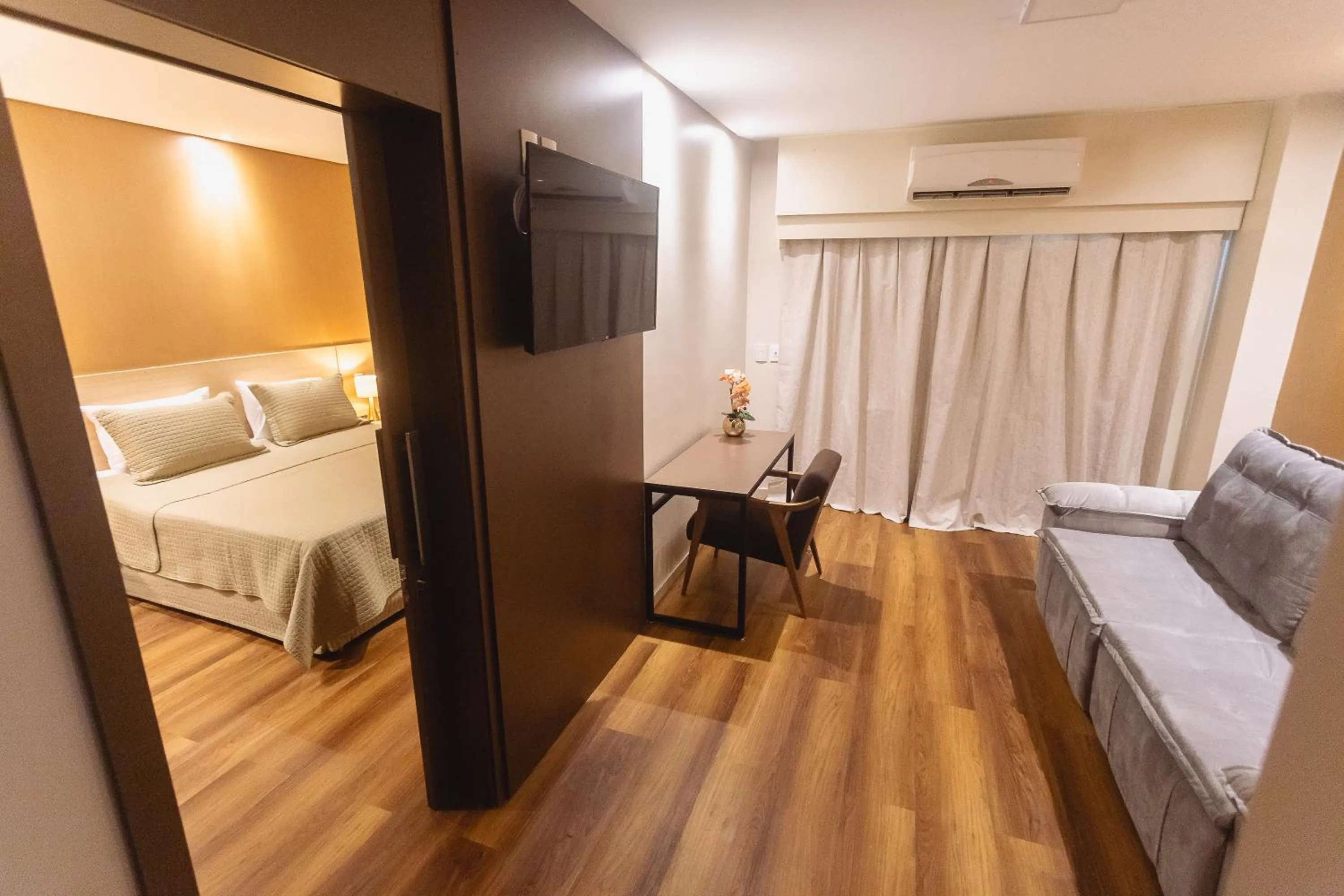 Communal lounge/ TV room, Bed in Arrey Gran Hotel