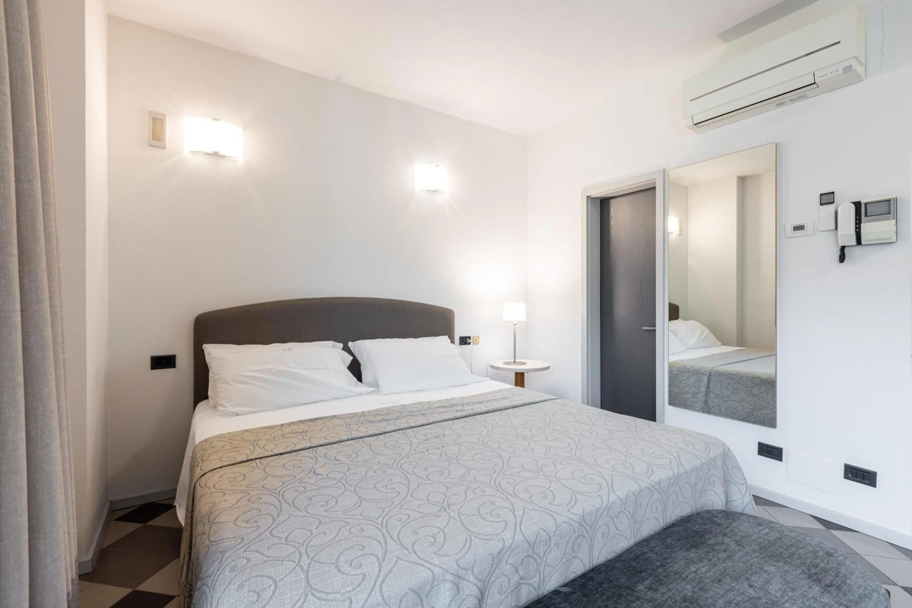 Bedroom, Bed in Piazzi House