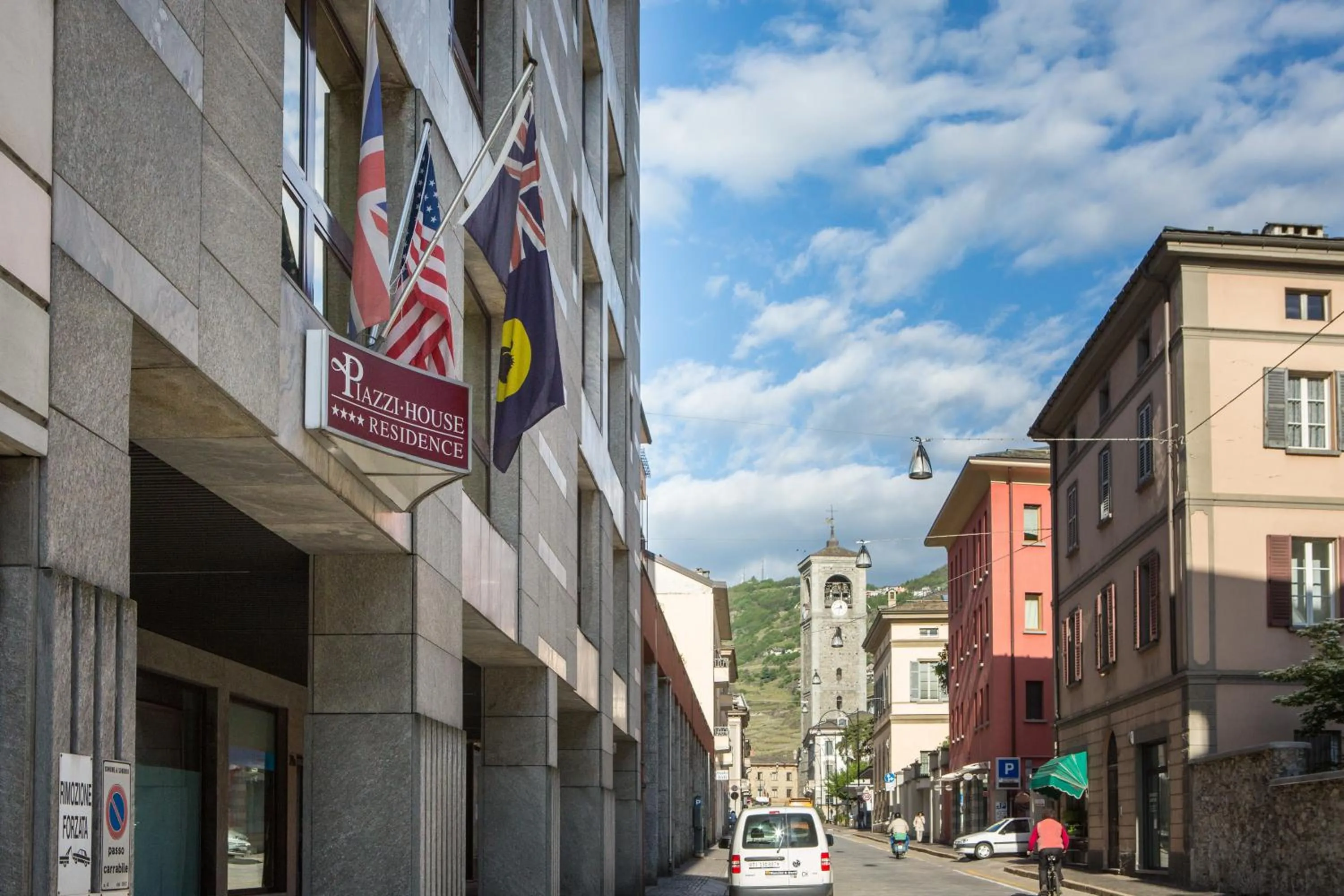 Facade/entrance in Piazzi House