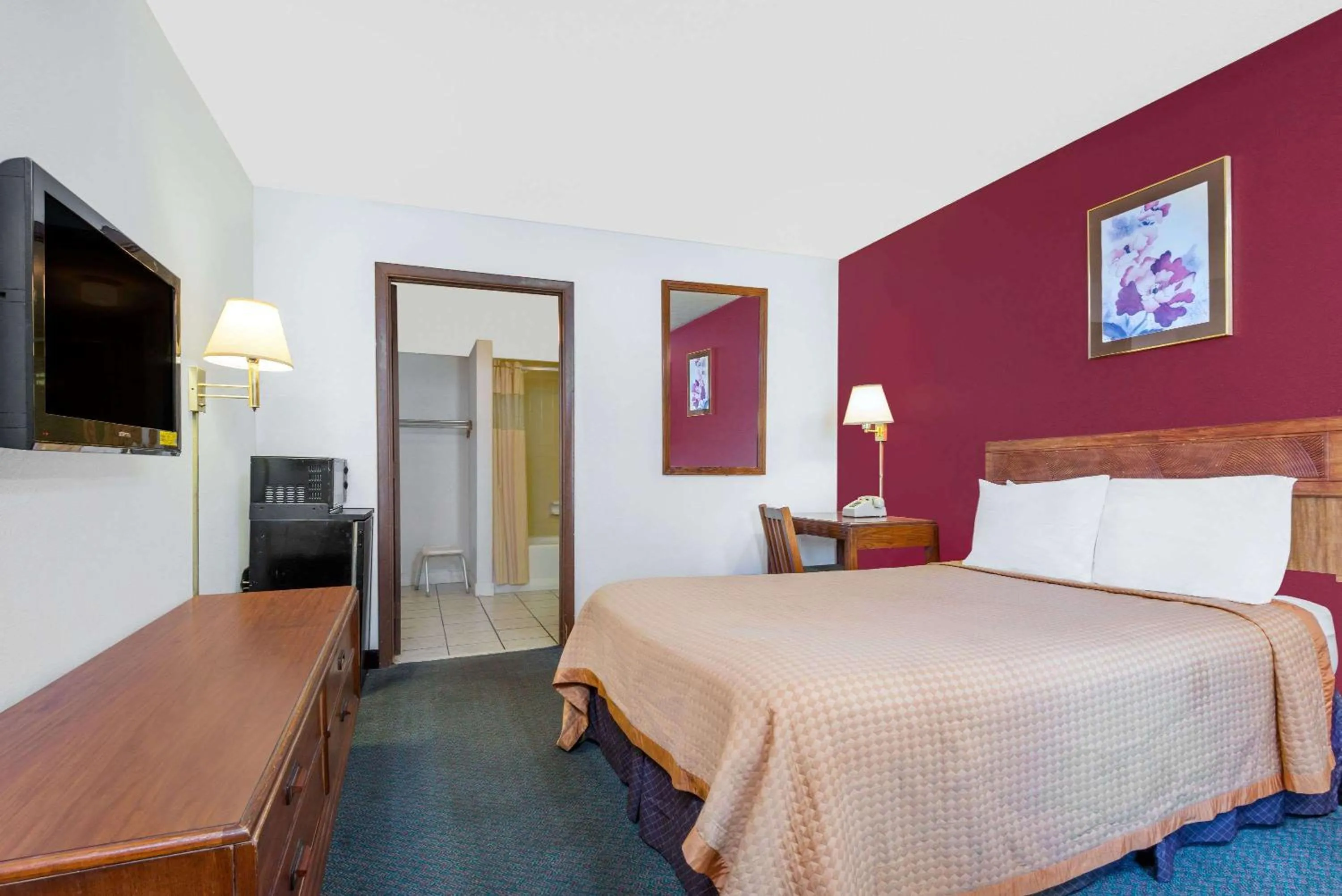 Photo of the whole room, Bed in Days Inn by Wyndham Mt. Sterling