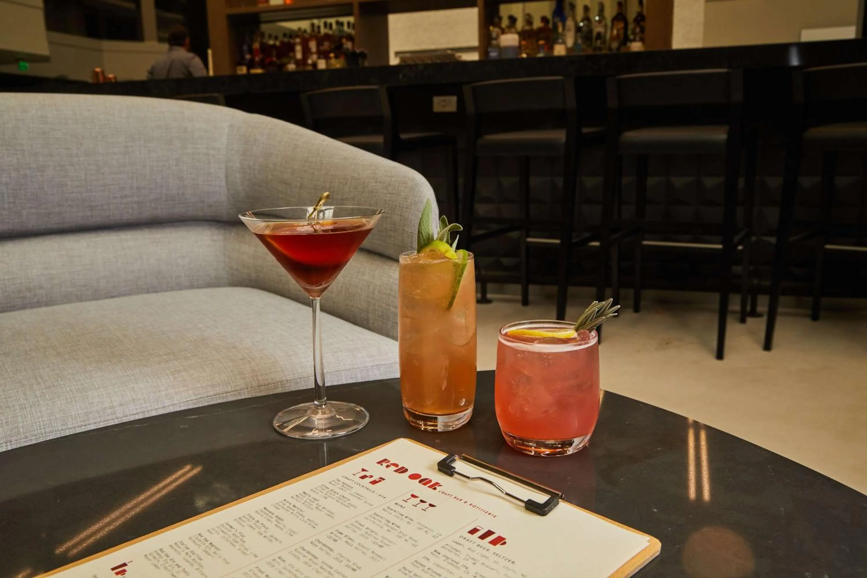 Lounge or bar in Embassy Suites by Hilton San Rafael Marin County