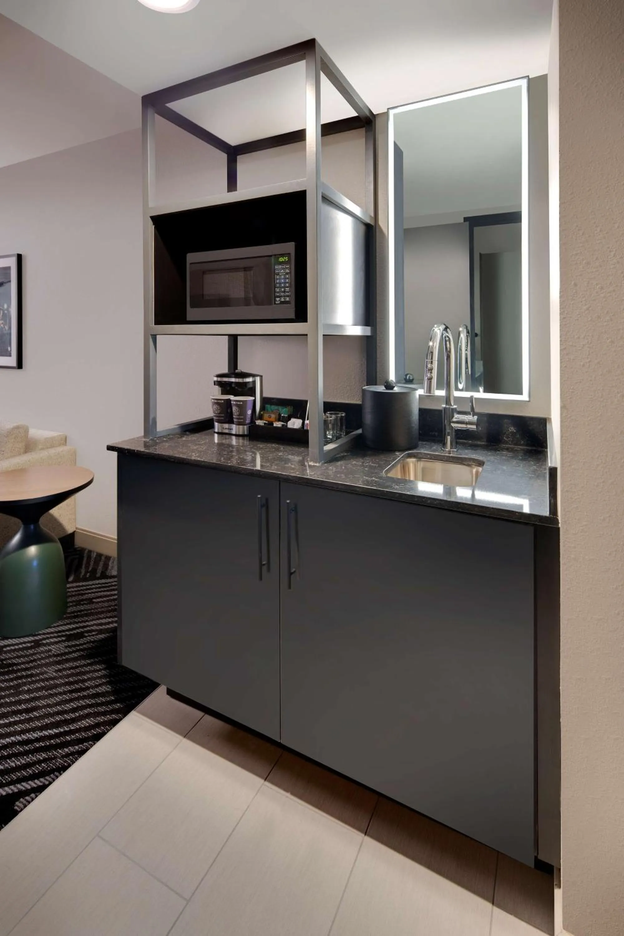 Photo of the whole room in Embassy Suites by Hilton San Rafael Marin County