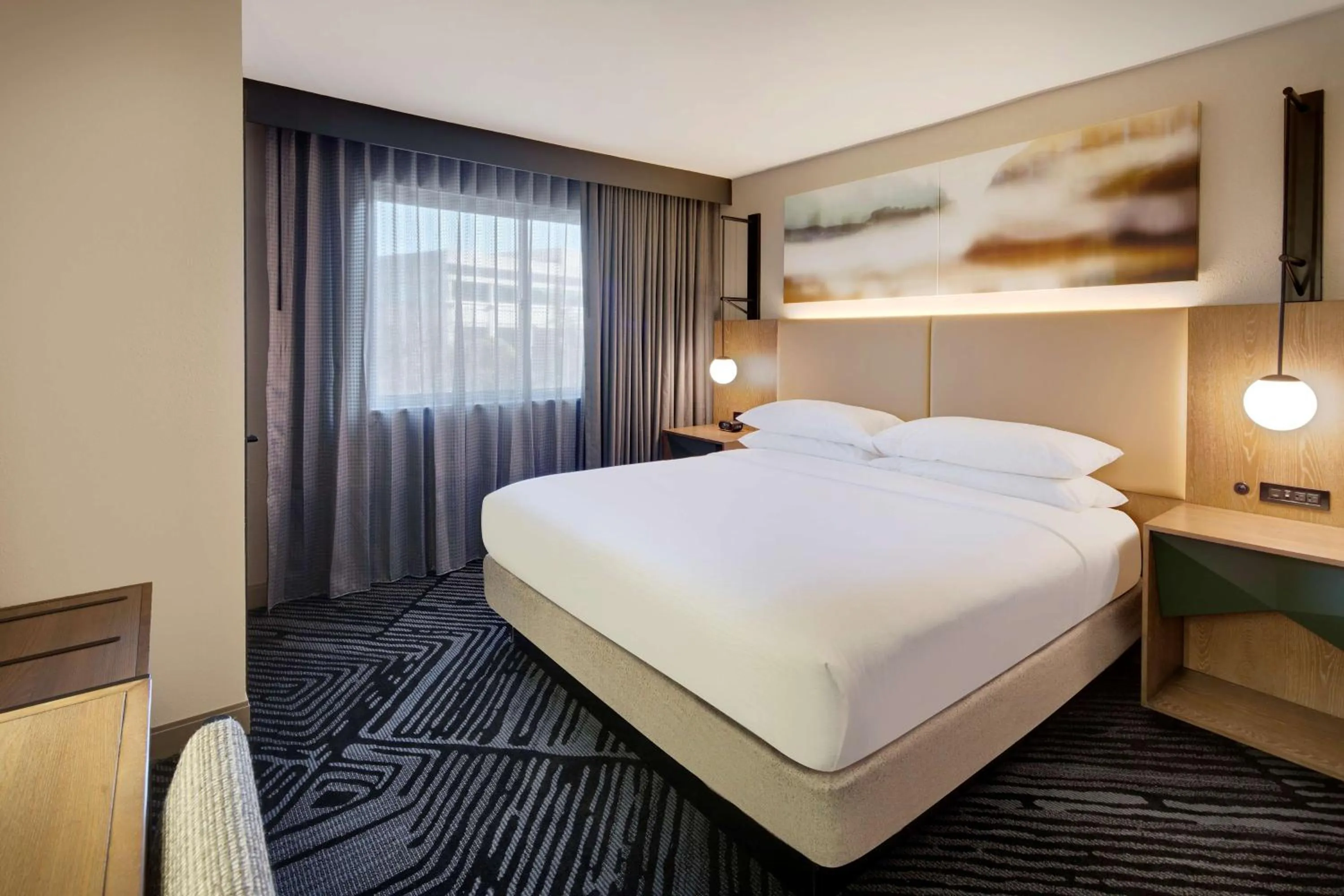 Bedroom, Bed in Embassy Suites by Hilton San Rafael Marin County