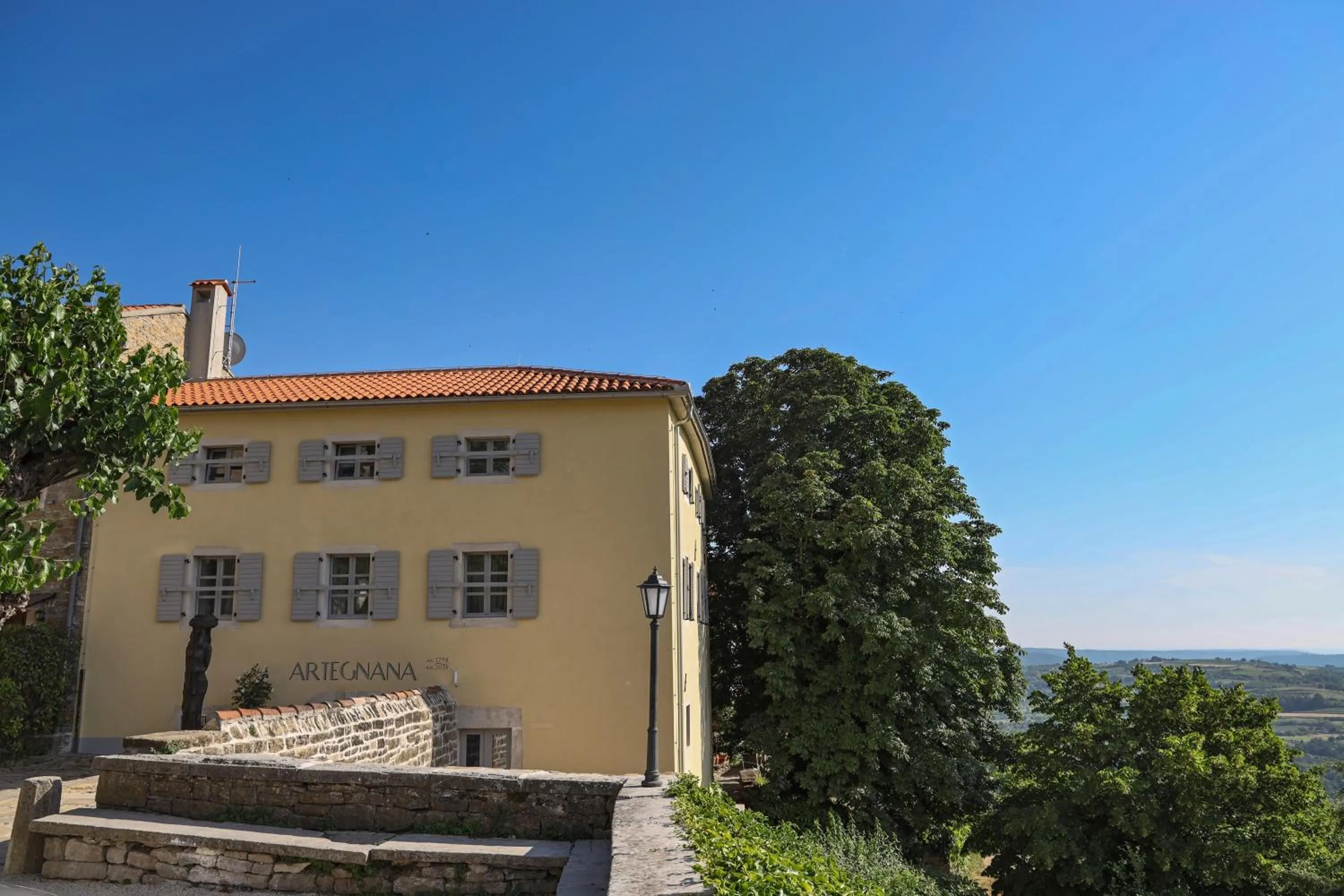 Property building in B&B Artegnana 1798