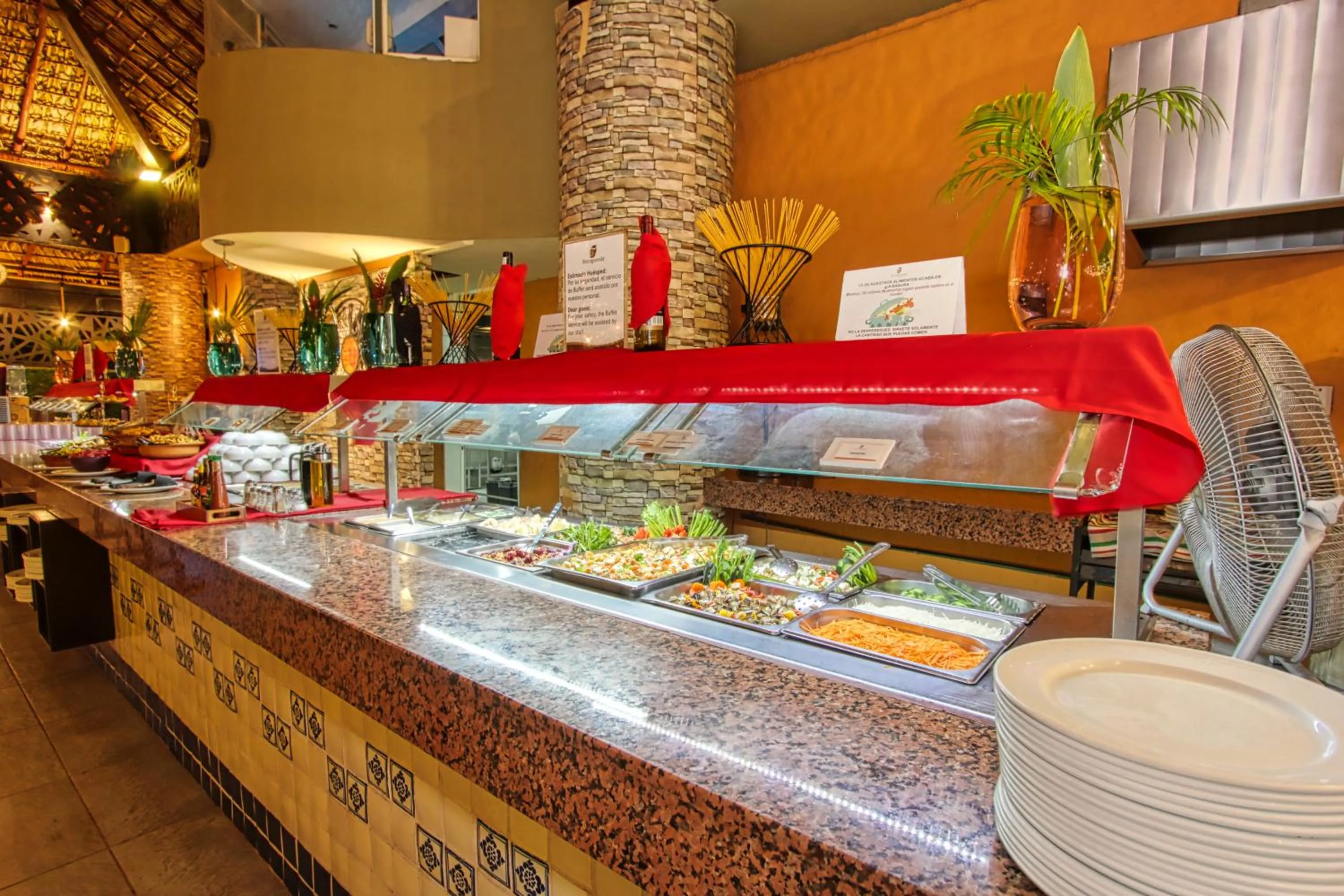 Restaurant/places to eat in Binniguenda Huatulco & Beach Club