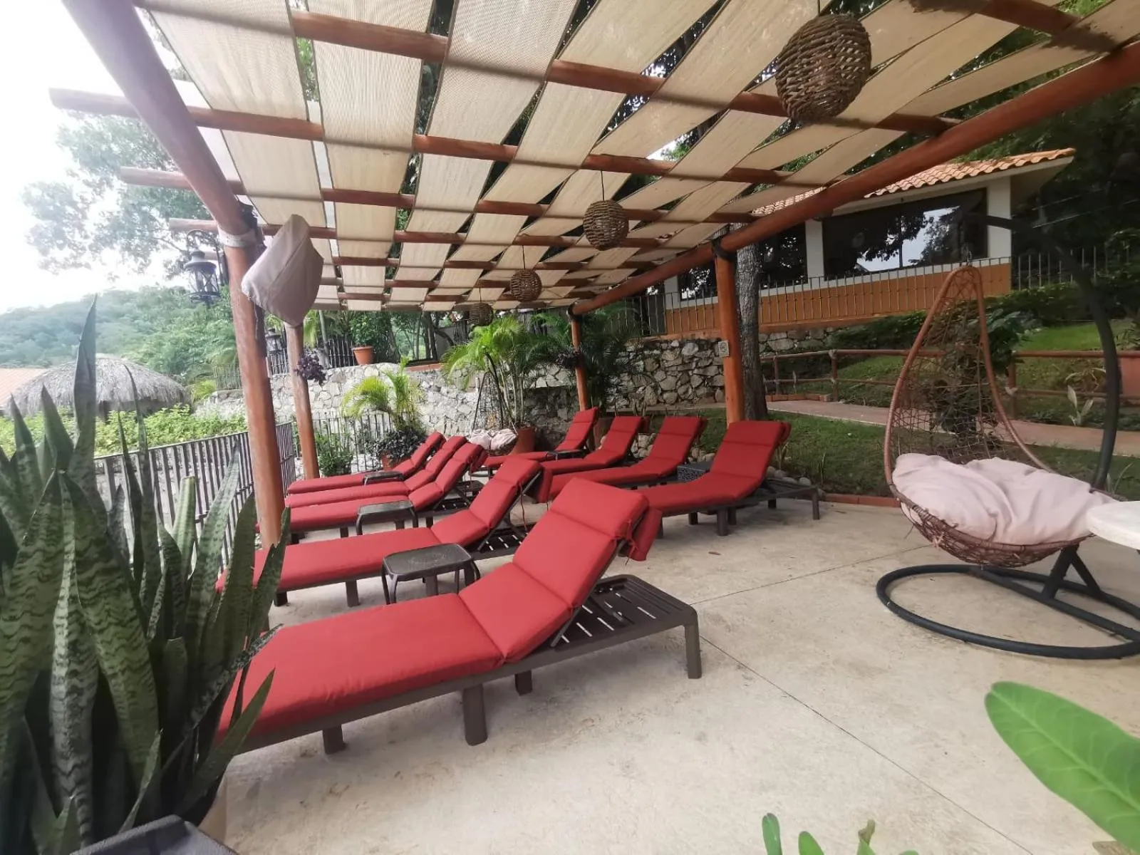 Inner courtyard view in Binniguenda Huatulco & Beach Club