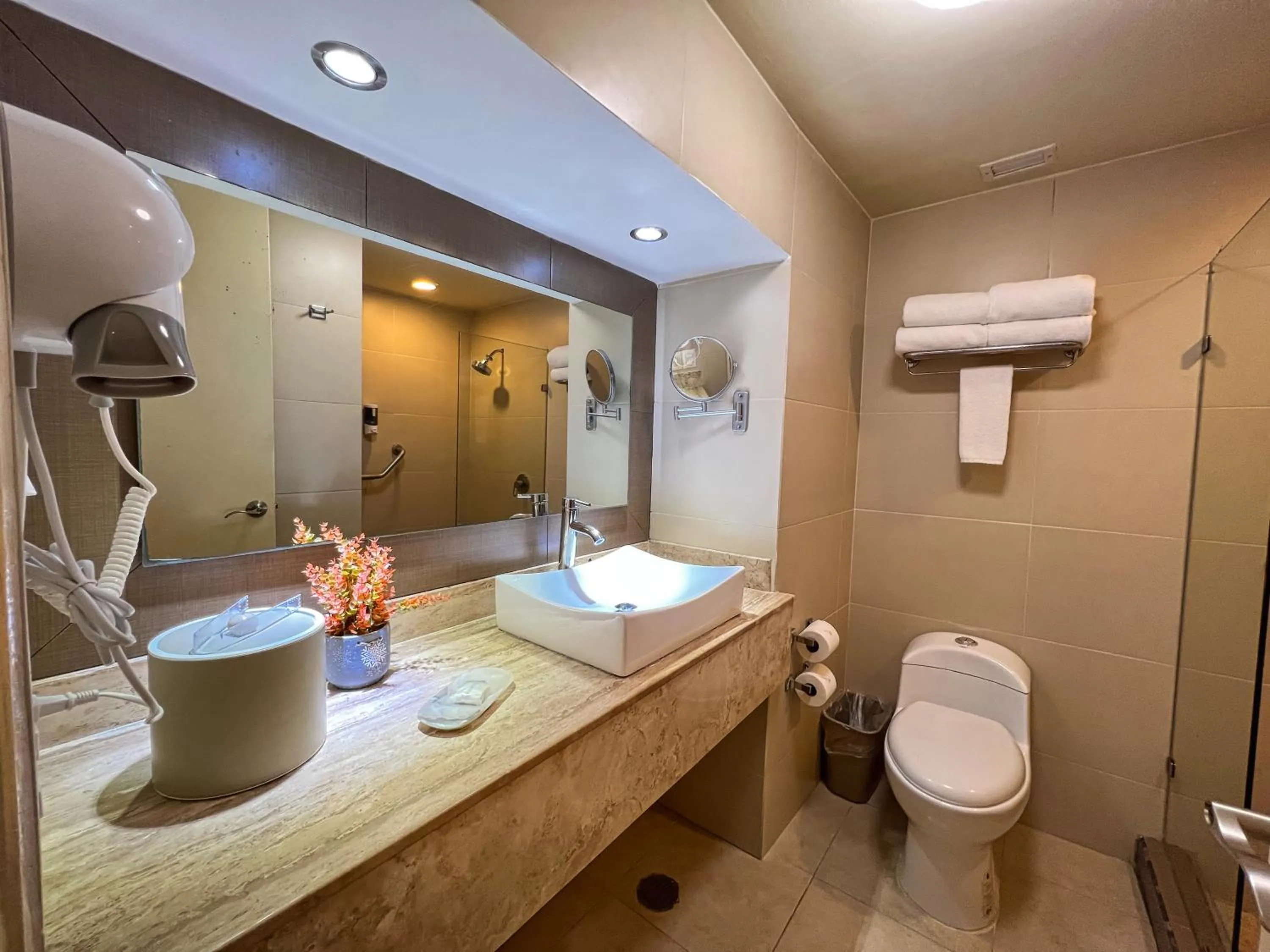 Bathroom in Binniguenda Huatulco & Beach Club