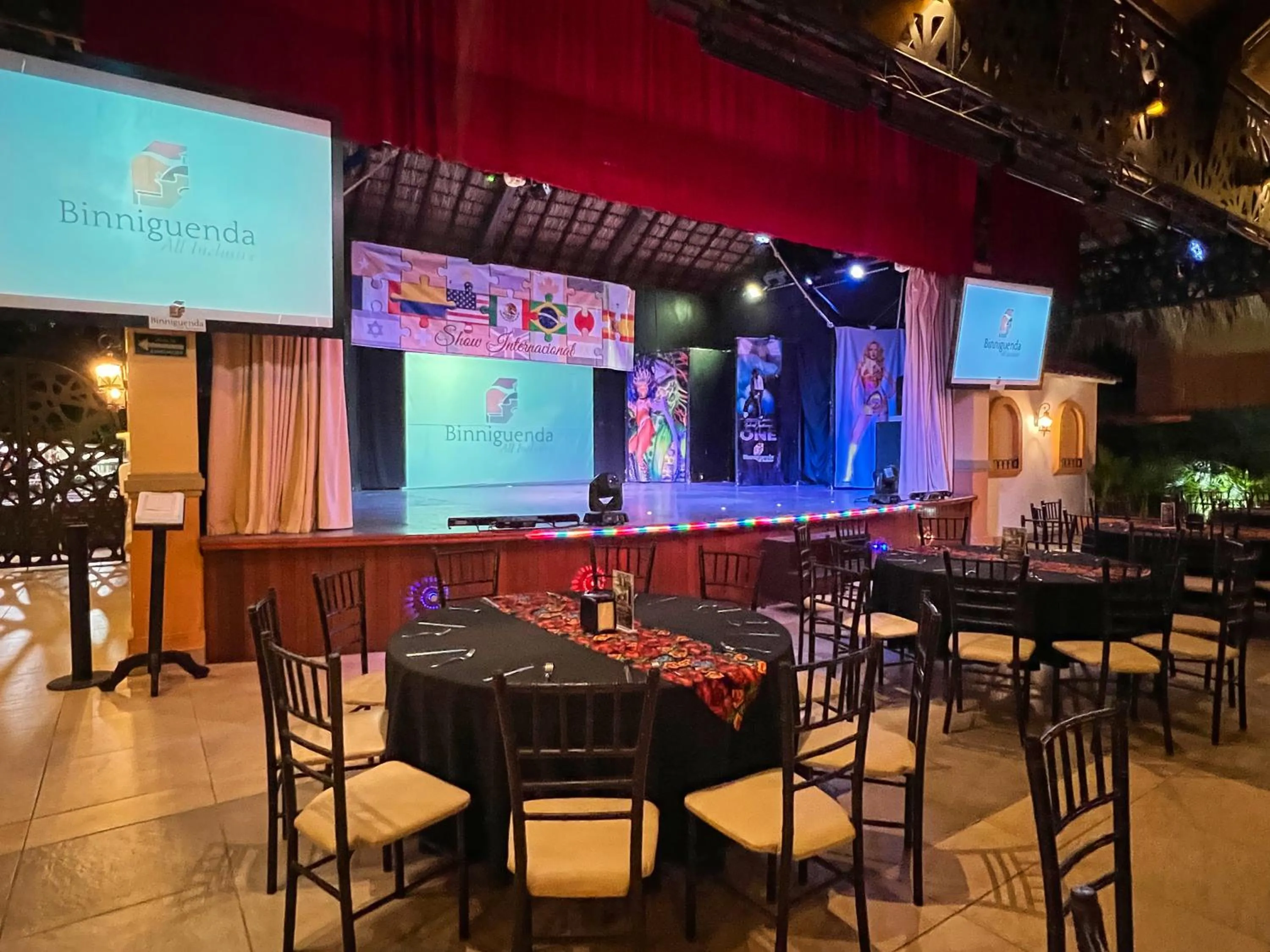 Entertainment in Binniguenda Huatulco & Beach Club