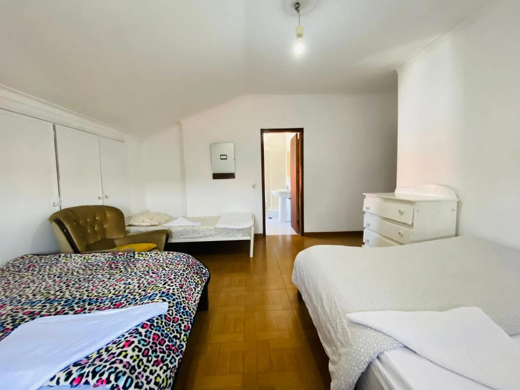 Bedroom, Bed in Come Inn Sesimbra