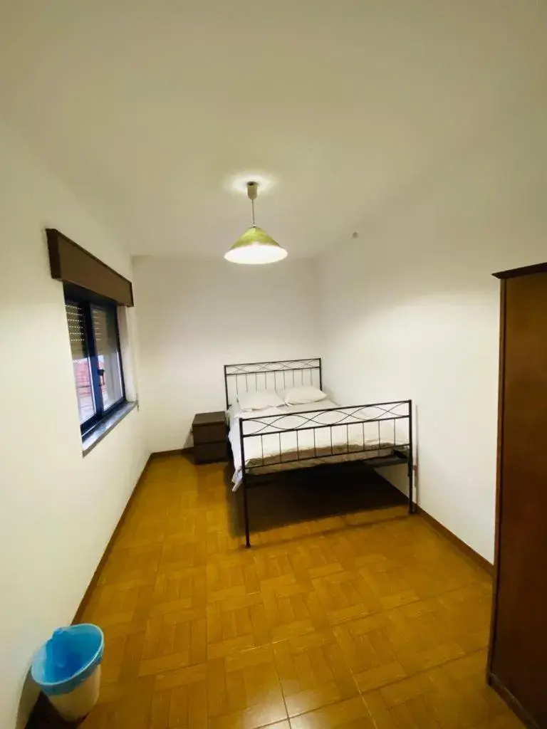 Double Room with Shared Bathroom in Come Inn Sesimbra Double Room with Shared Bathroom in Come Inn Sesimbra