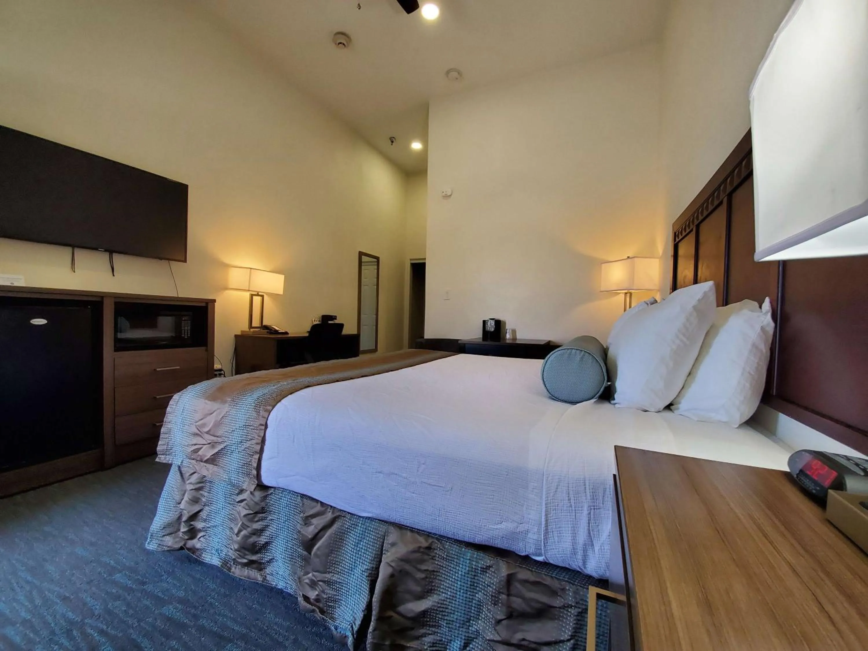 Bedroom, Bed in Best Western Plus Main Street Inn