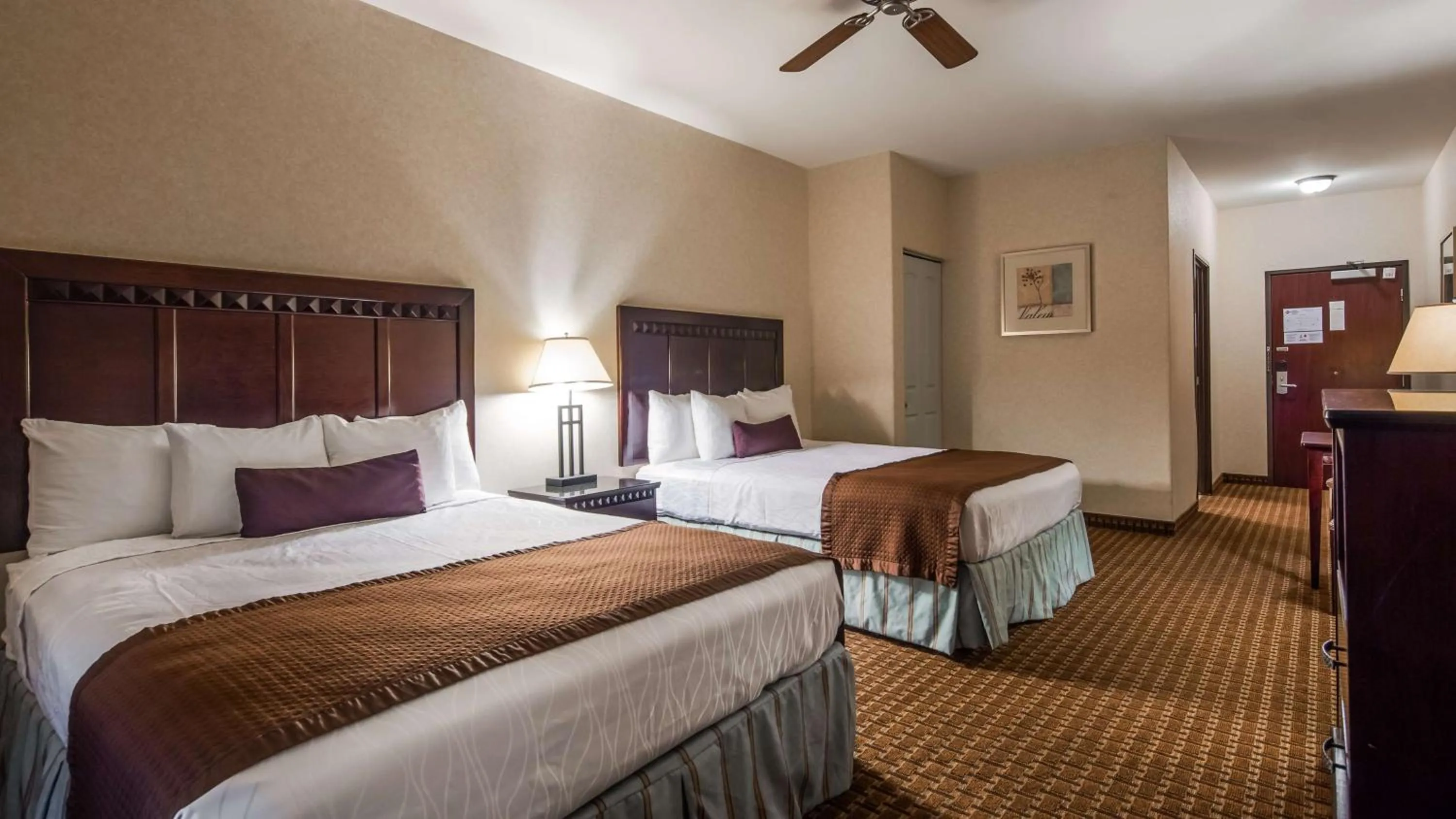 Bedroom, Bed in Best Western Plus Main Street Inn