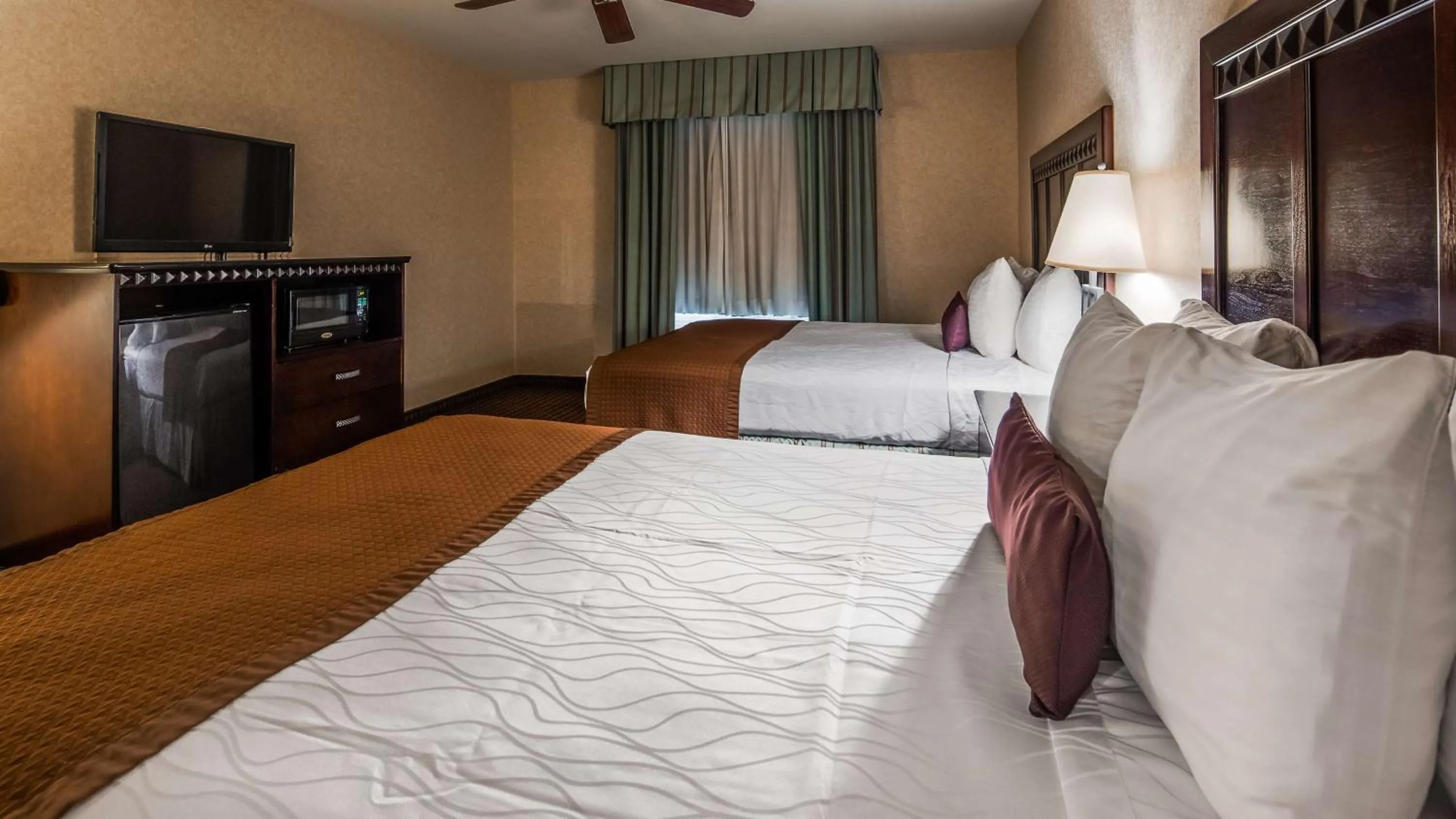 Bedroom, Bed in Best Western Plus Main Street Inn