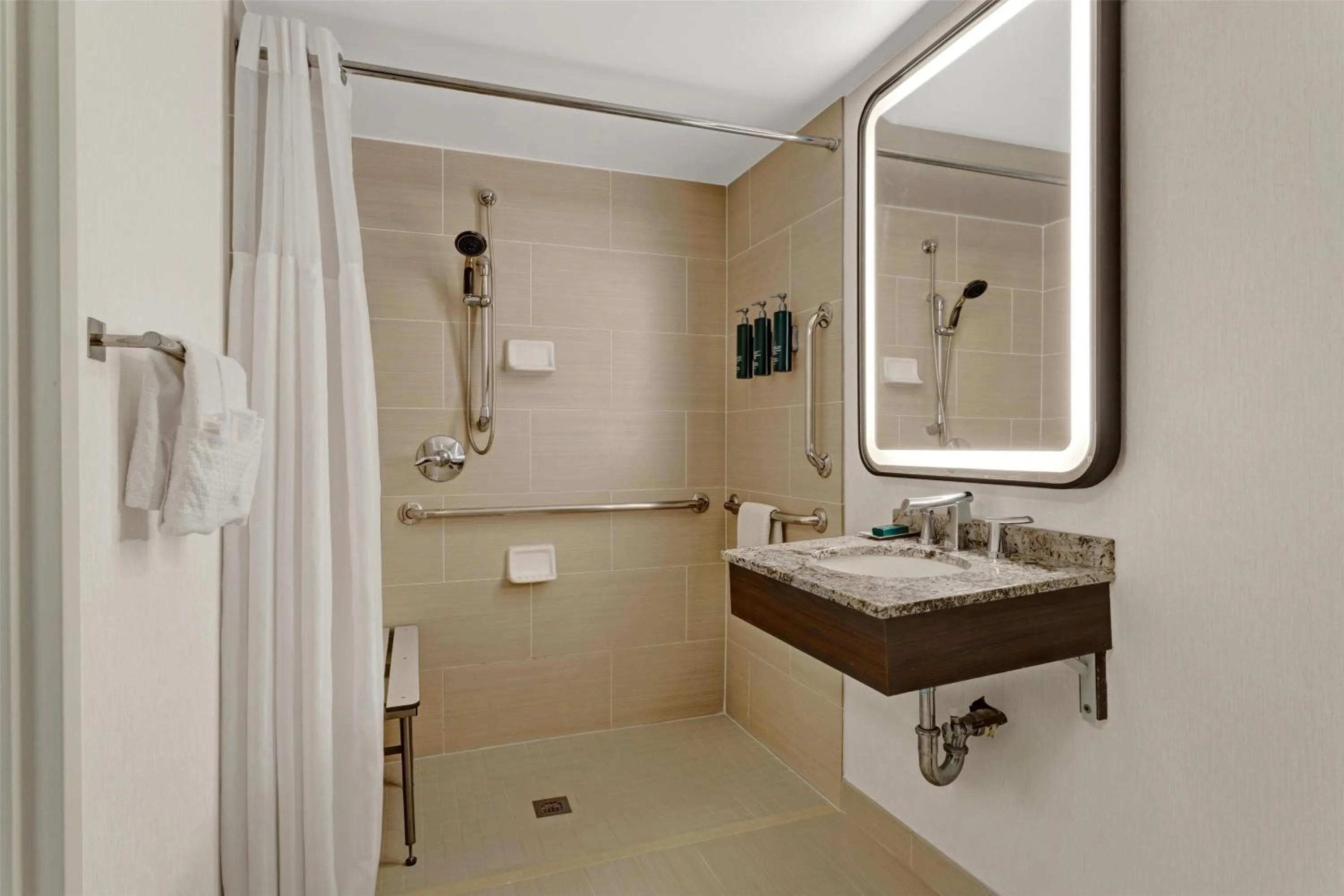 Bathroom in Hilton Arlington National Landing