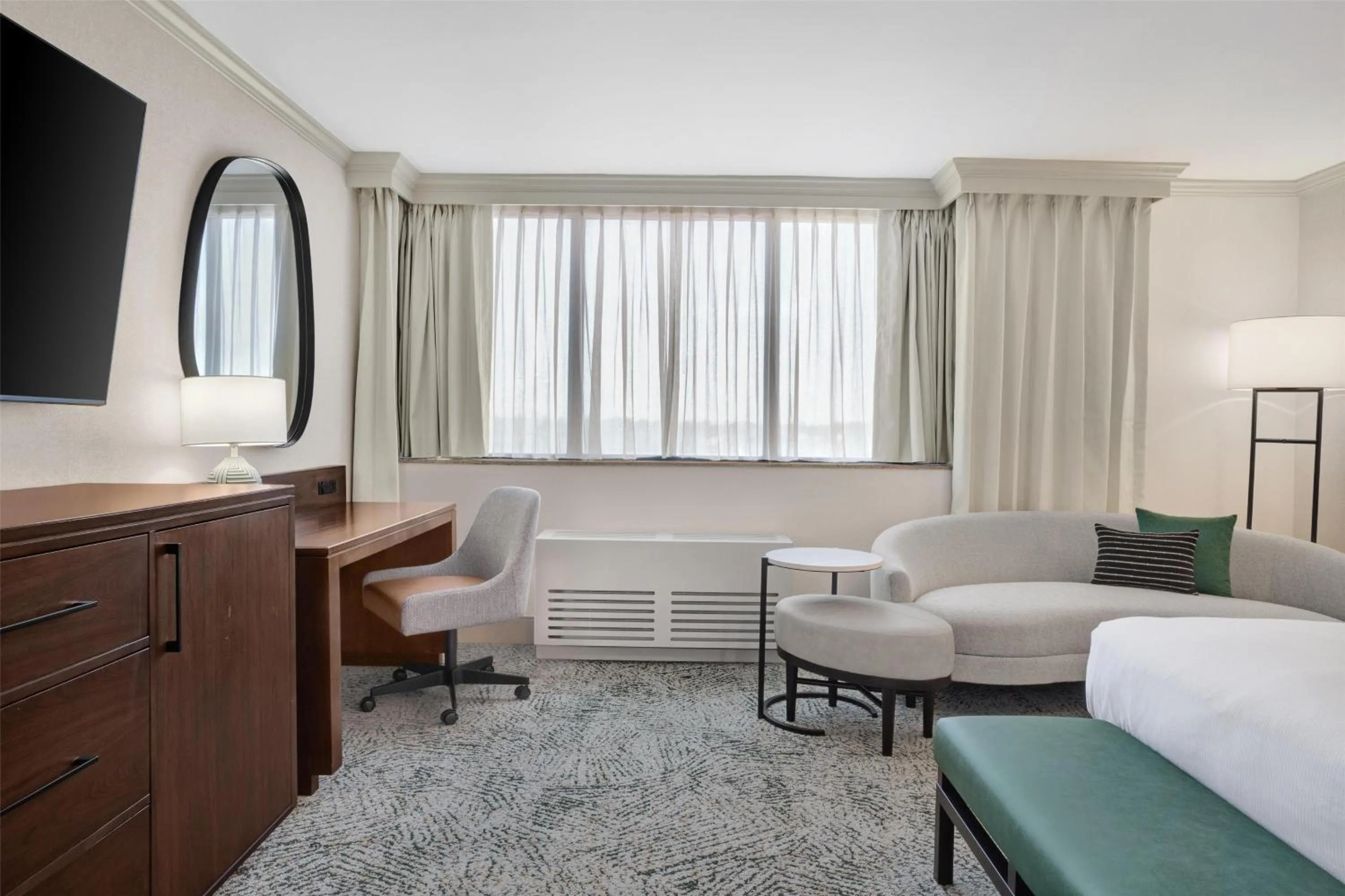 Living room, Bed in Hilton Arlington National Landing