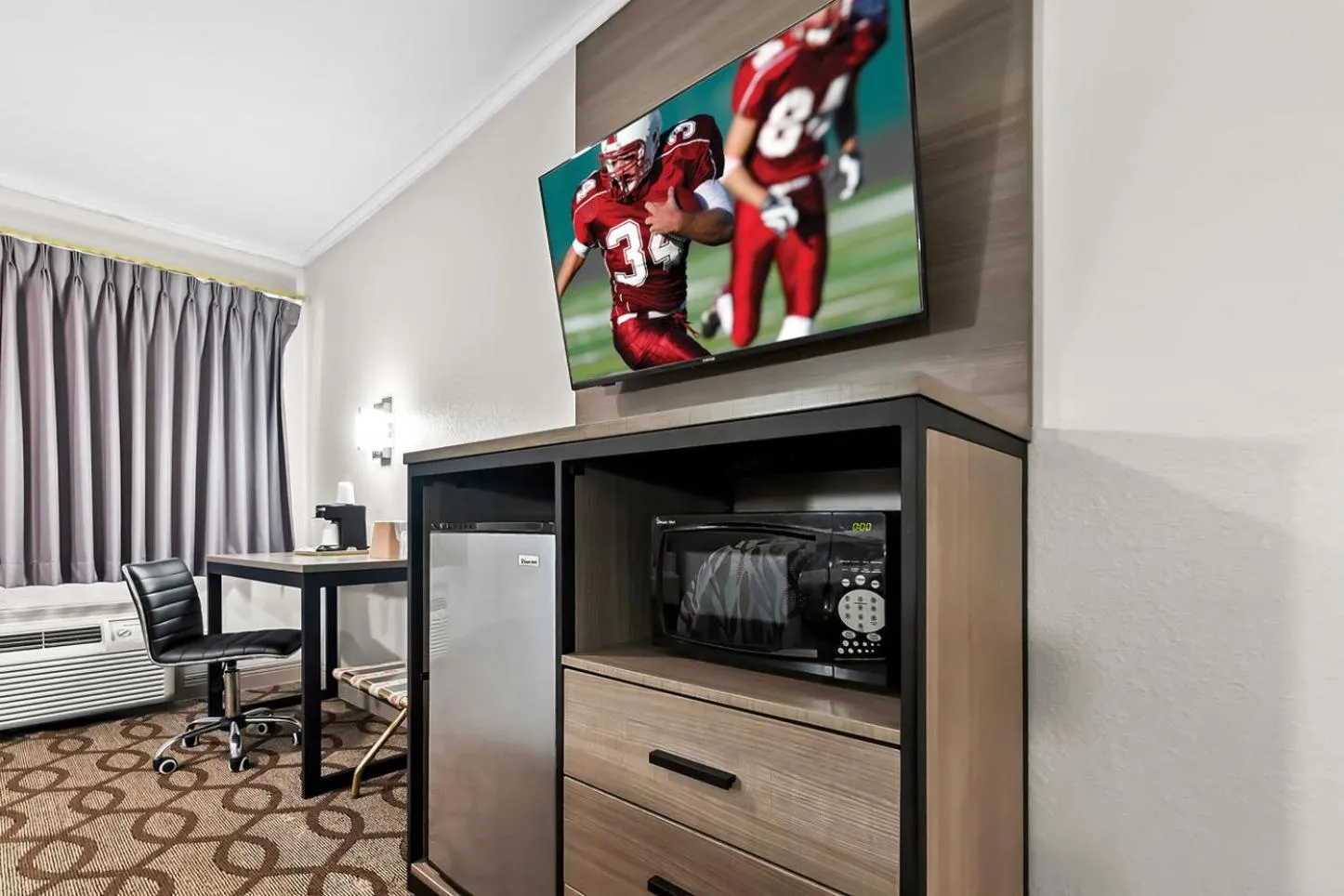 Photo of the whole room in Red Roof Inn & Suites Lexington - Hamburg