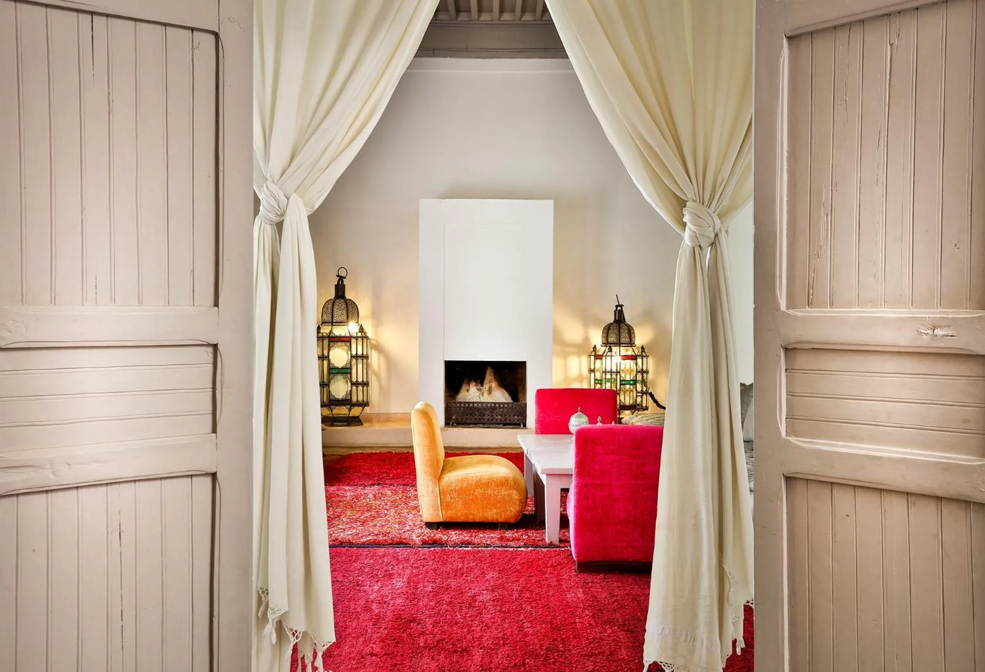 Living room, Bed in Hotel & Spa Riad Al Jazira