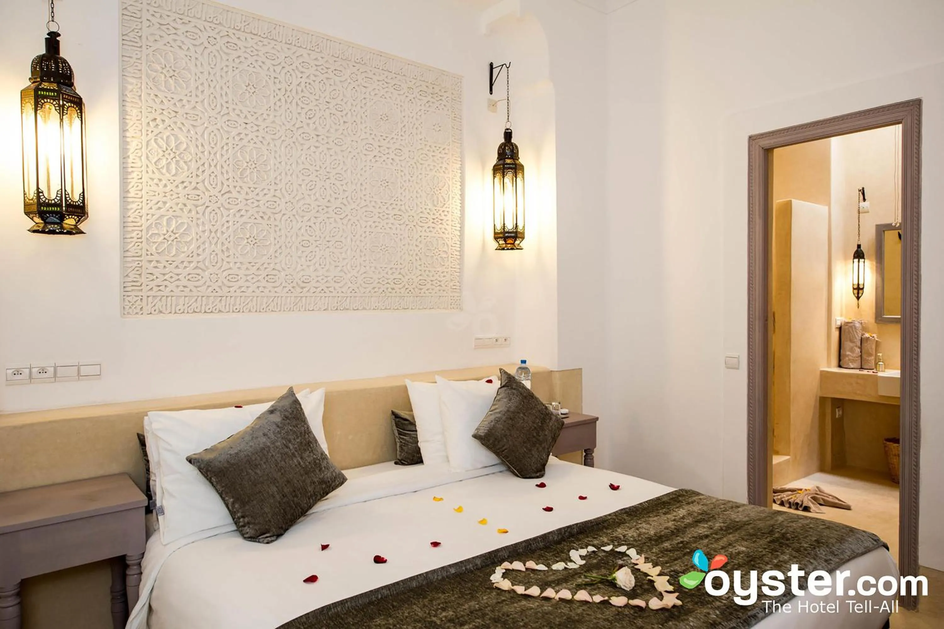 Property building, Bed in Hotel & Spa Riad Al Jazira