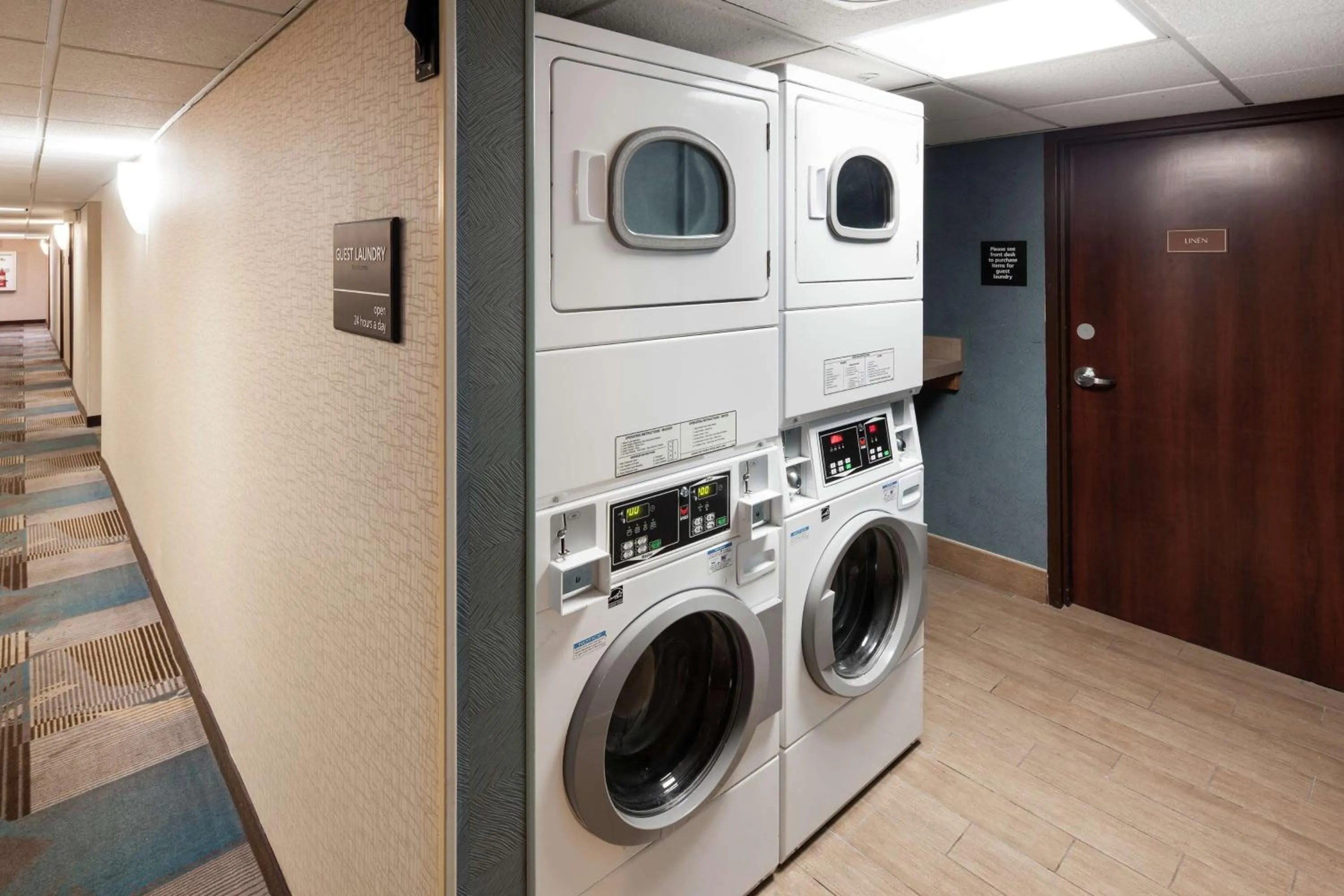 Property building in Hampton Inn Oceanfront Jacksonville Beach