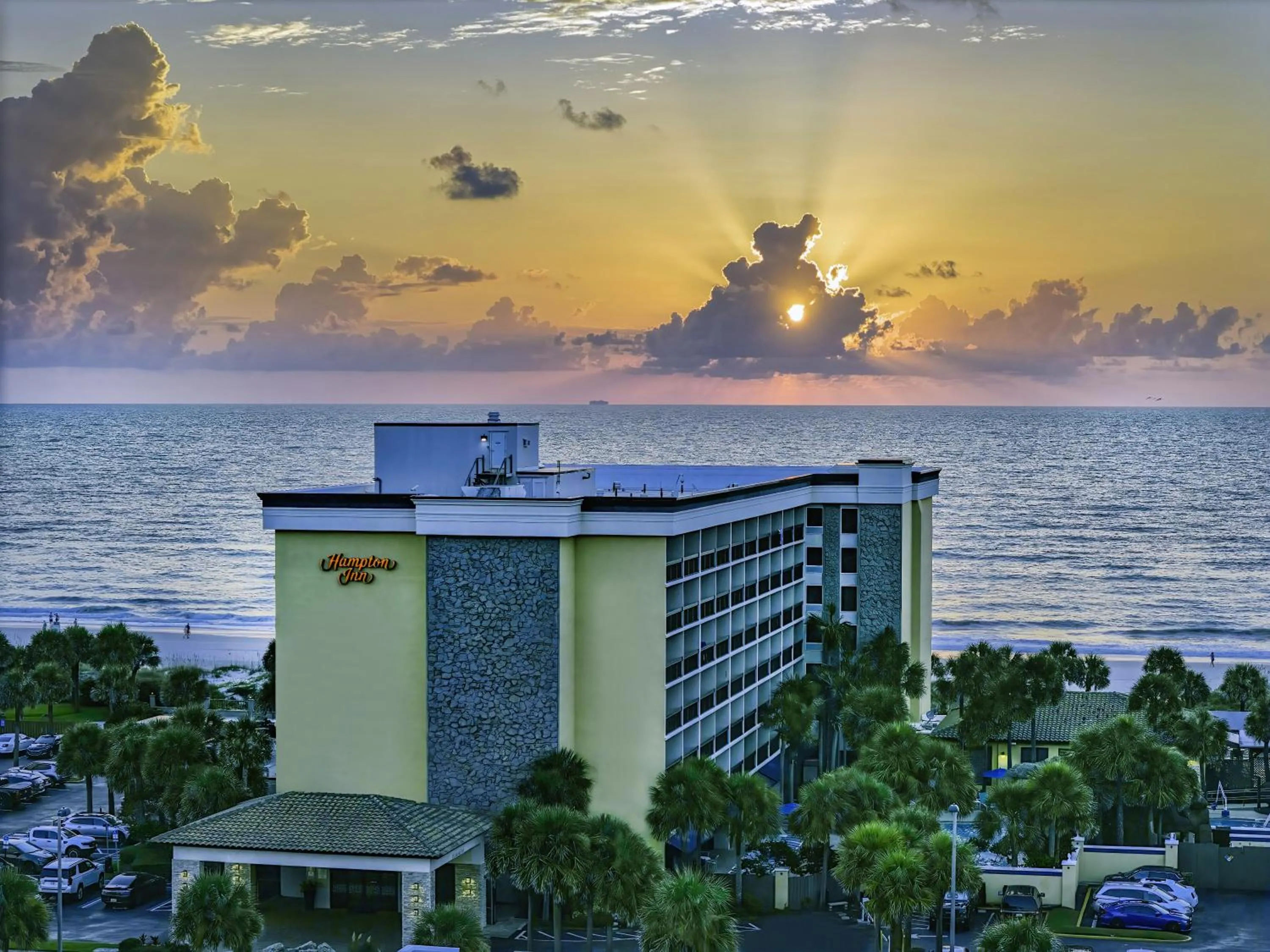 Property building in Hampton Inn Oceanfront Jacksonville Beach