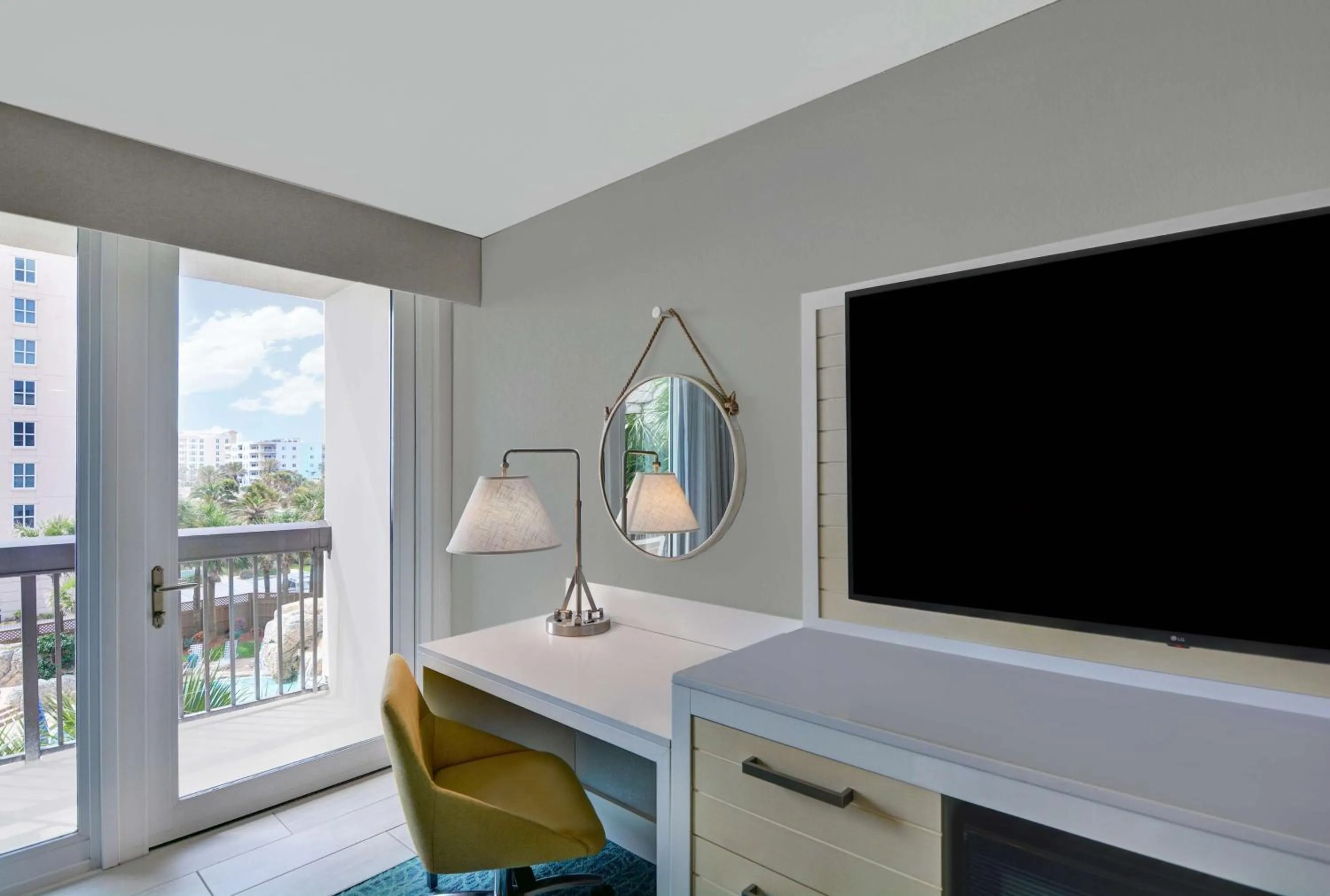 Bedroom in Hampton Inn Oceanfront Jacksonville Beach