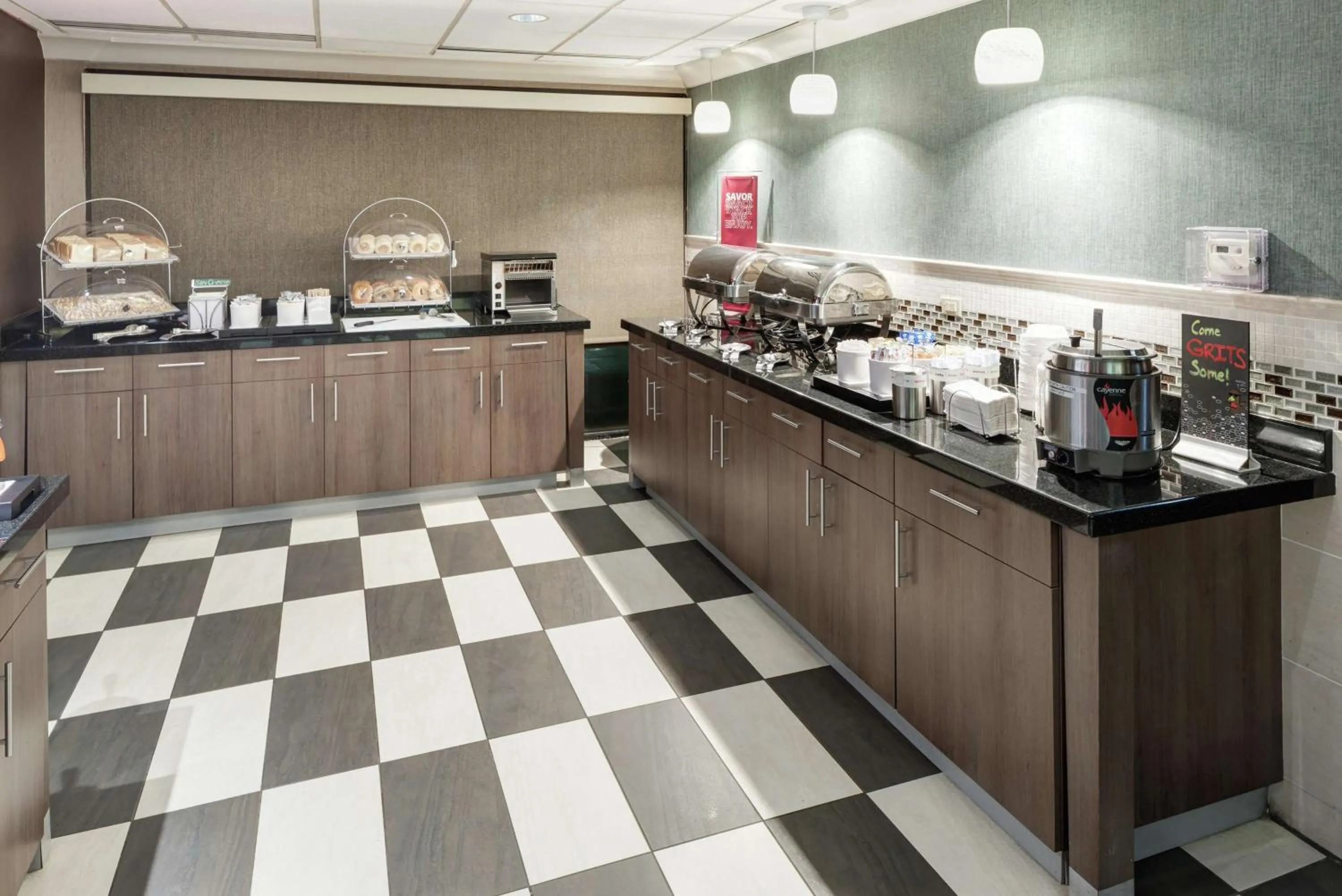Dining area in Hampton Inn Oceanfront Jacksonville Beach